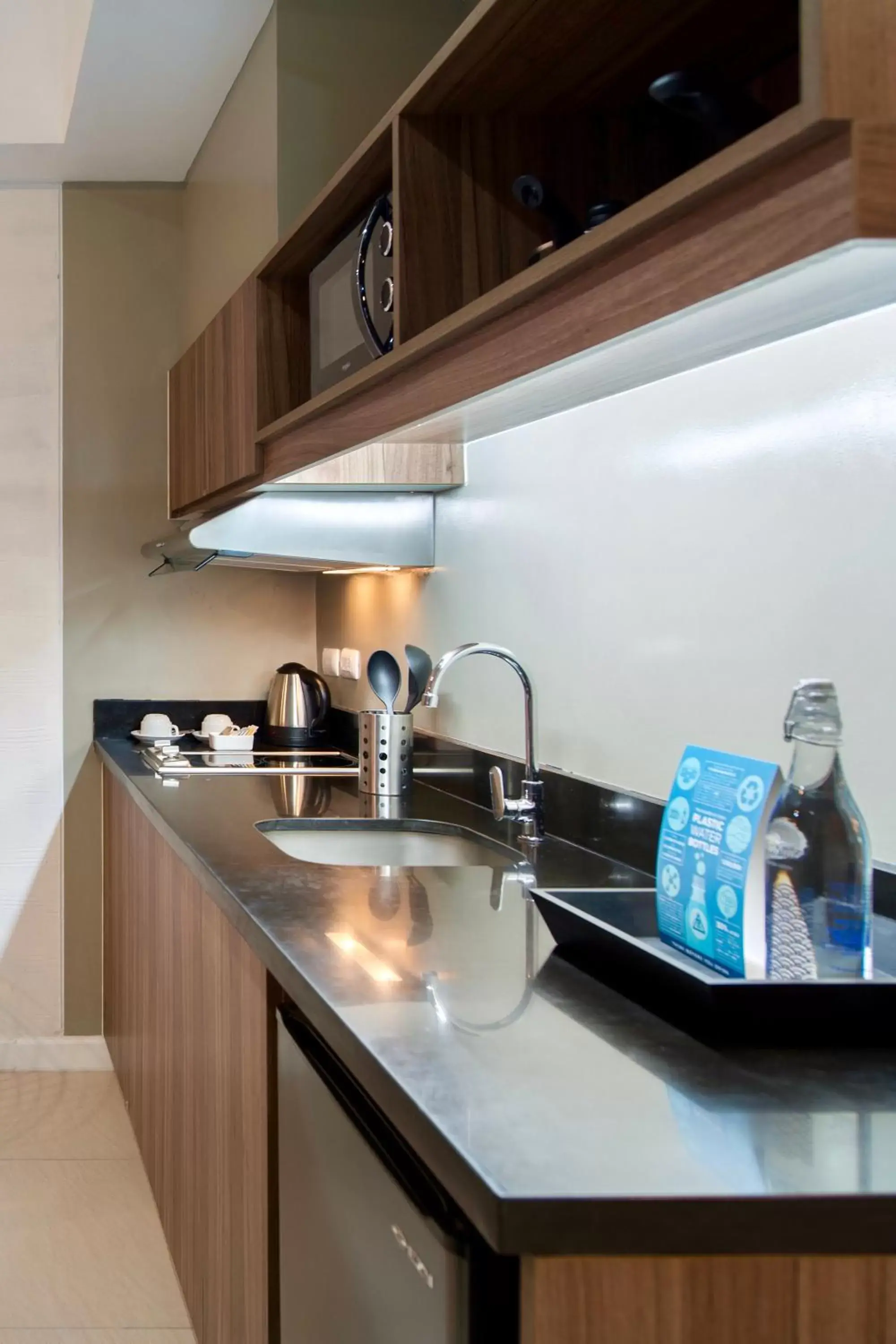 Coffee/tea facilities, Kitchen/Kitchenette in The Sphere Serviced Residences Managed by HII