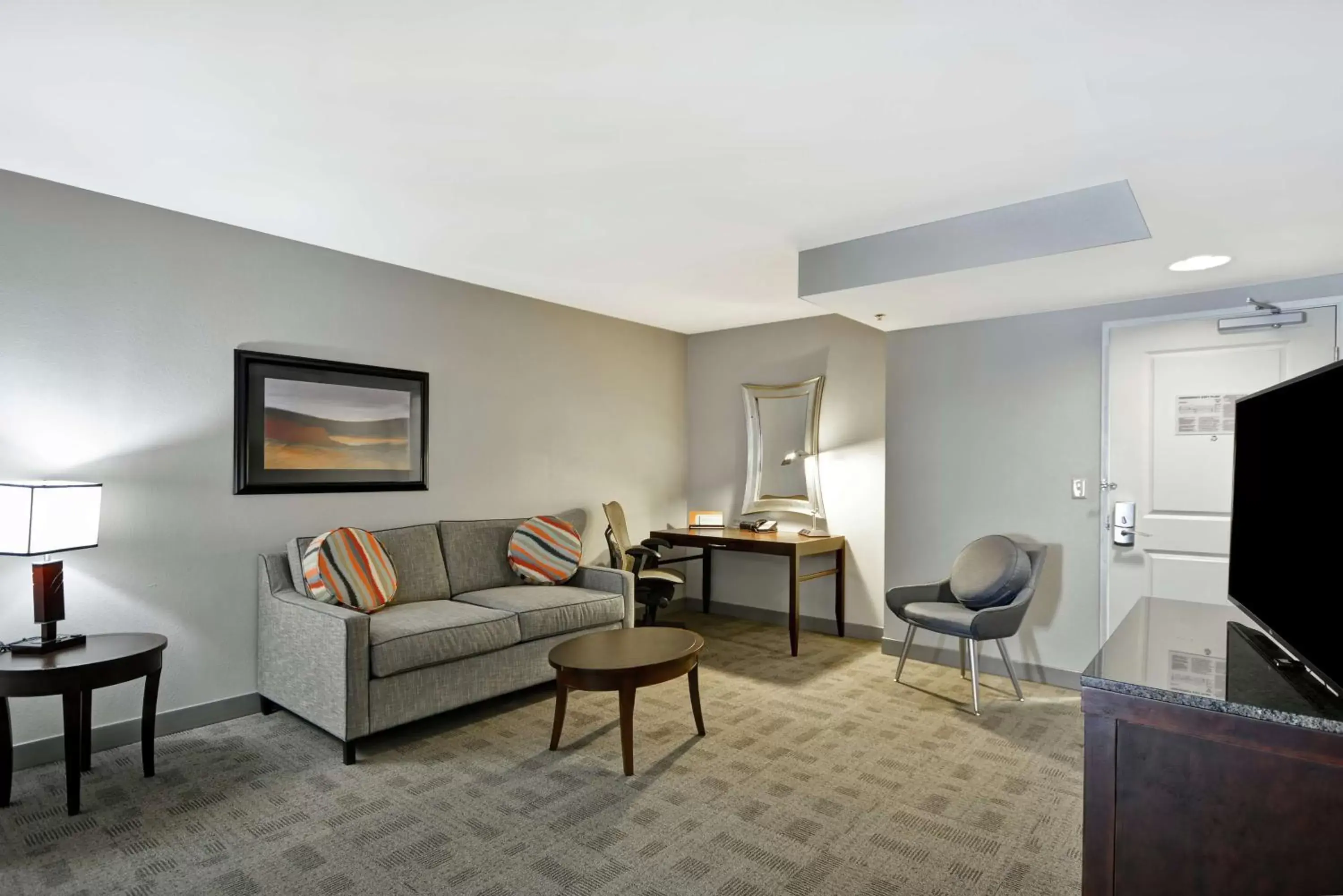 Bedroom, Seating Area in Hilton Garden Inn Toledo / Perrysburg