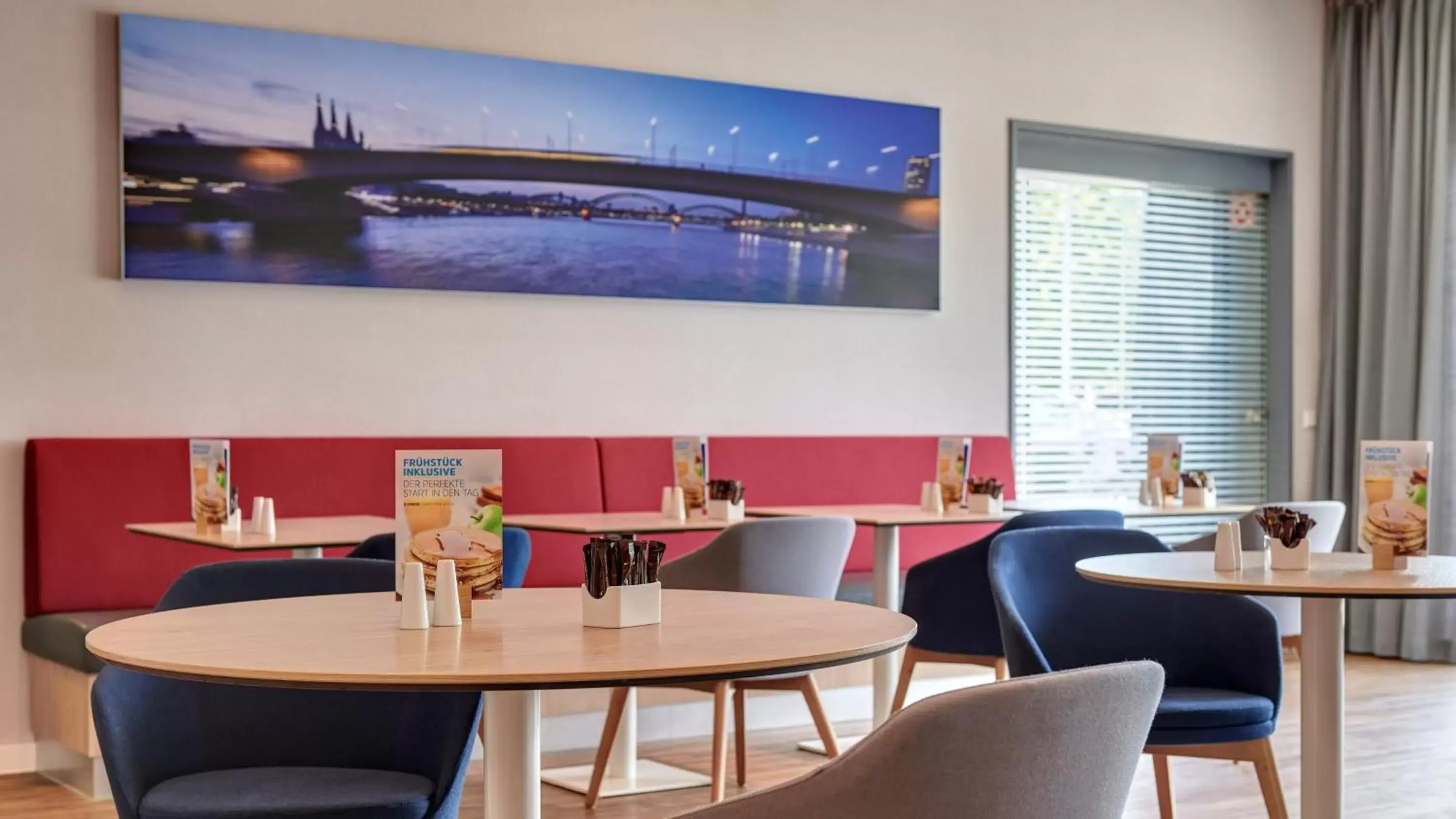 Breakfast, Restaurant/Places to Eat in Holiday Inn Express Cologne Mülheim, an IHG Hotel