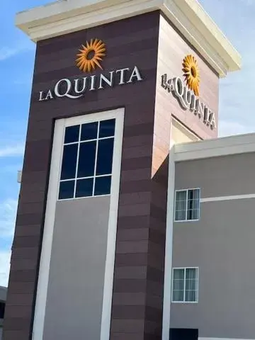 Property Building in La Quinta by Wyndham Karnes City - Kenedy
