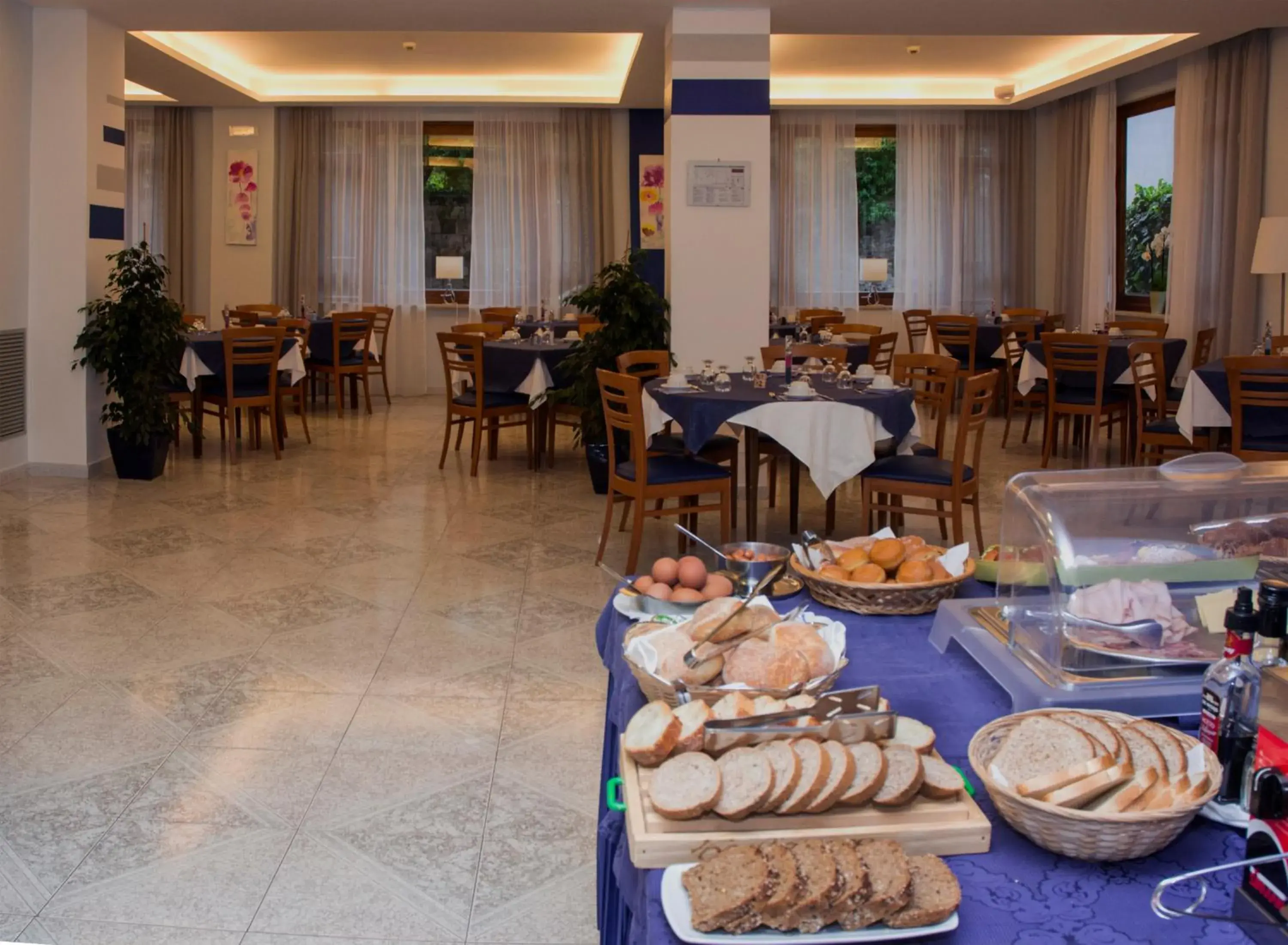 Area and facilities, Restaurant/Places to Eat in Hotel Leone