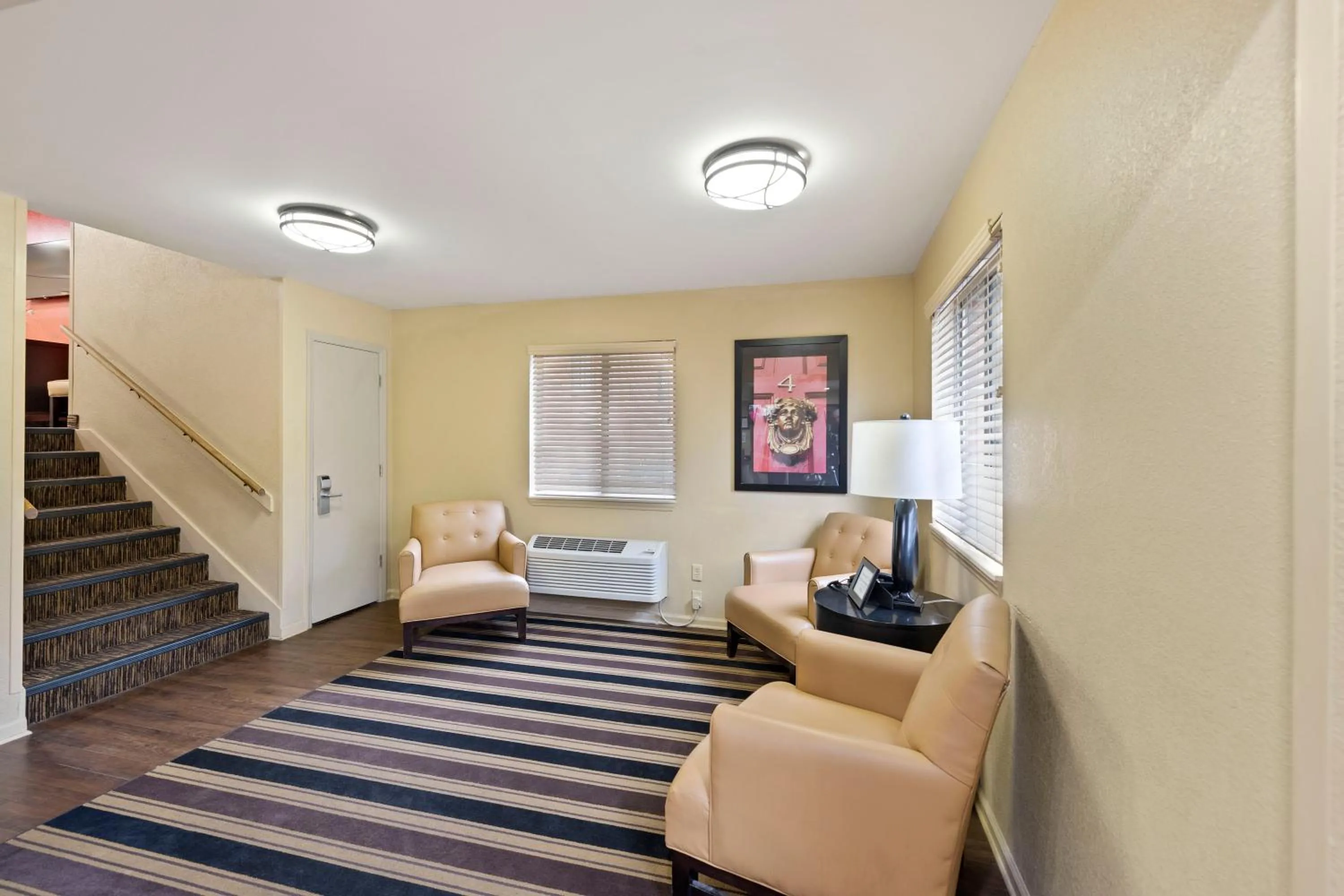 Lobby or reception in Studio 6 Suites Charlotte, NC - Tyvola Rd-Executive Park