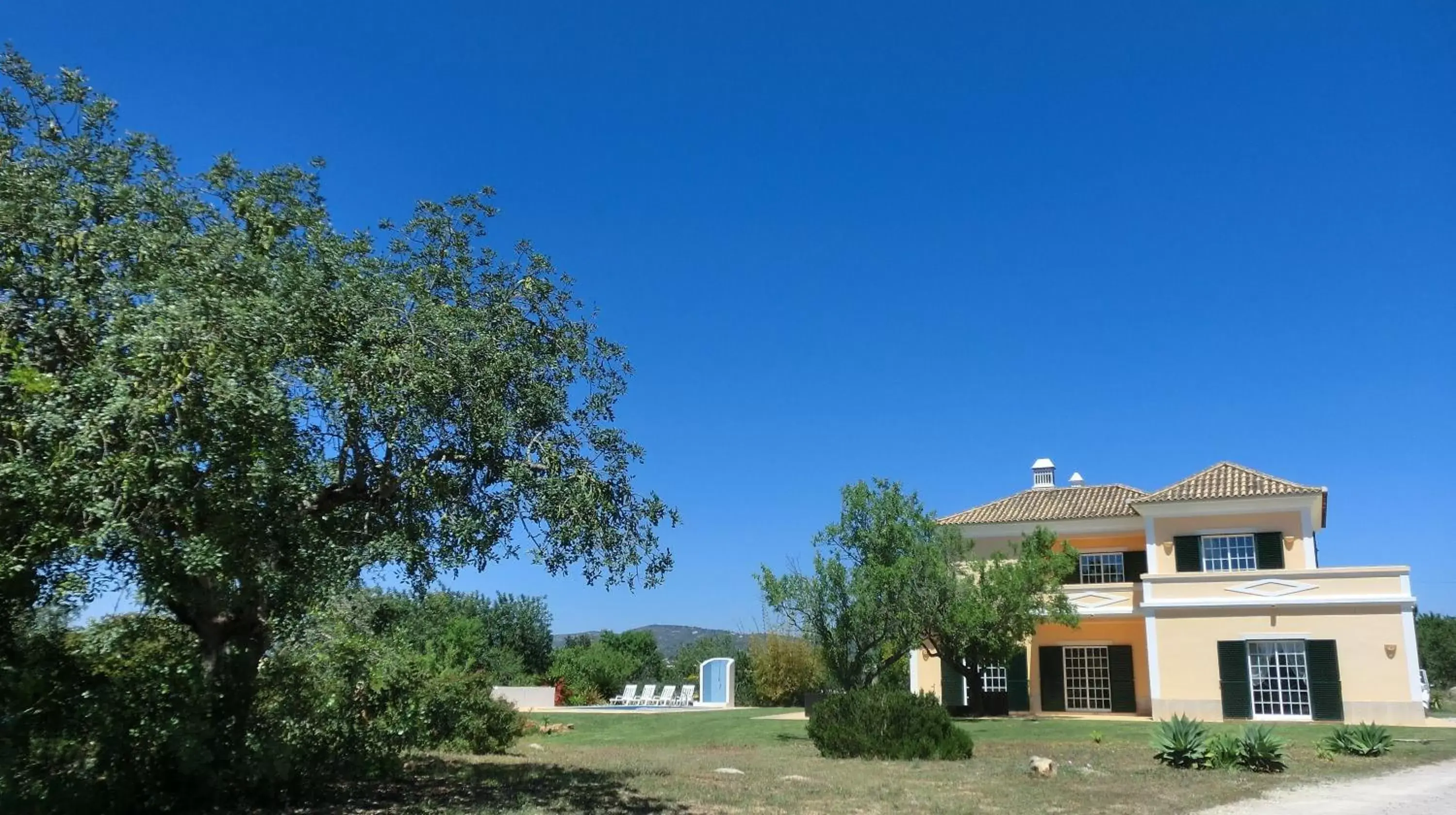 Property building, Garden in Casa dos Ventos