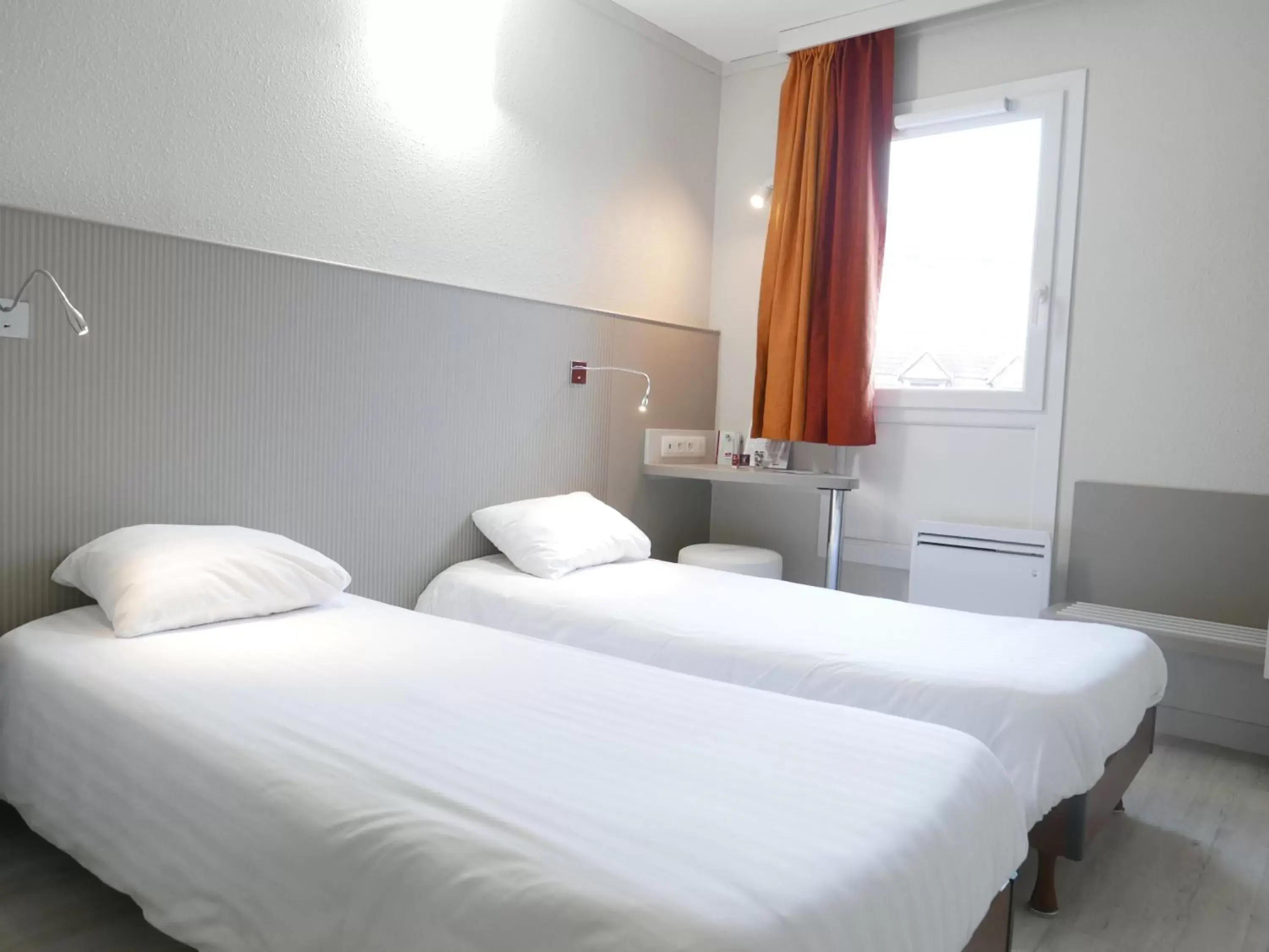 Photo of the whole room, Bed in Brit Hotel Lille Centre