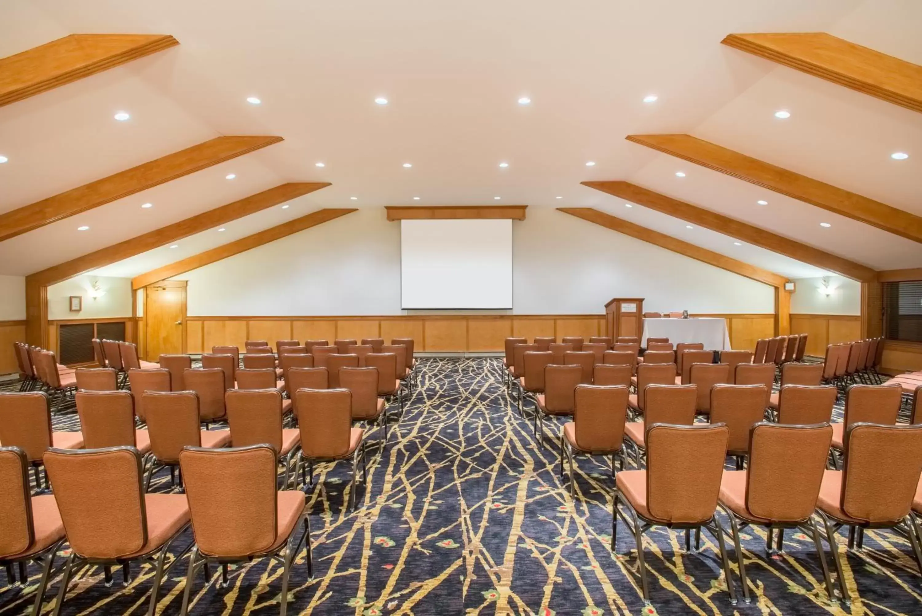 Meeting/conference room in Crowne Plaza Lake Placid, an IHG Hotel