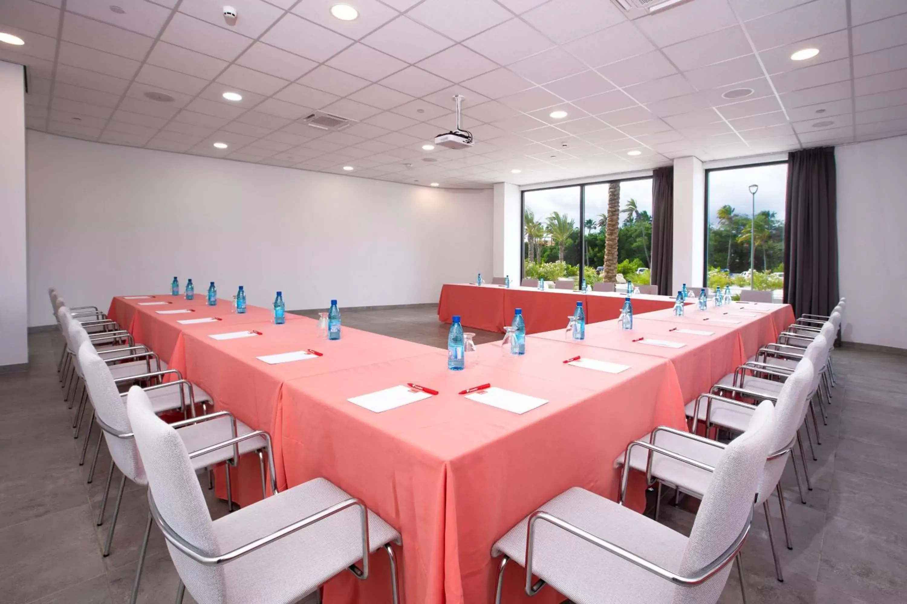 Meeting/conference room in Mangrove Beach Corendon Curacao All-Inclusive Resort, Curio
