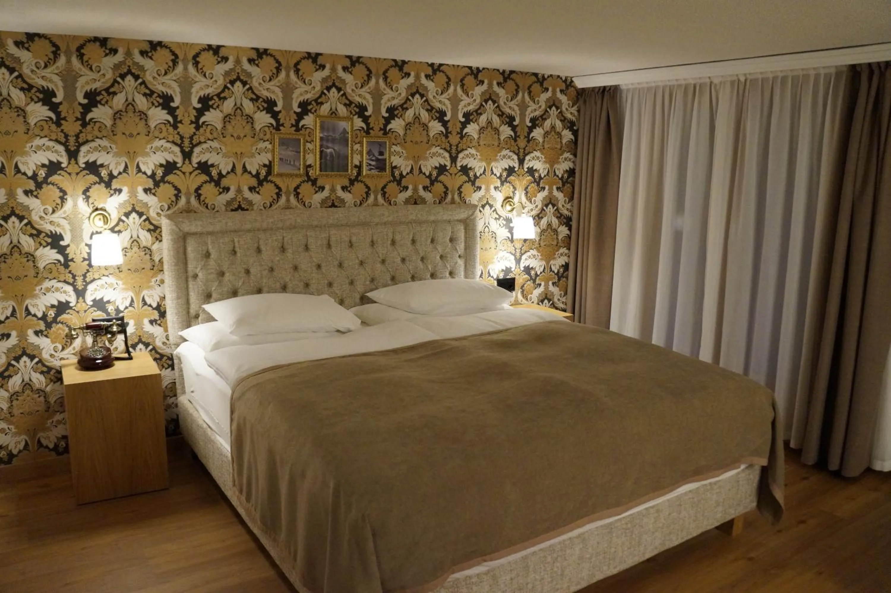 Restaurant/places to eat, Bed in Hotel Walliserhof Zermatt