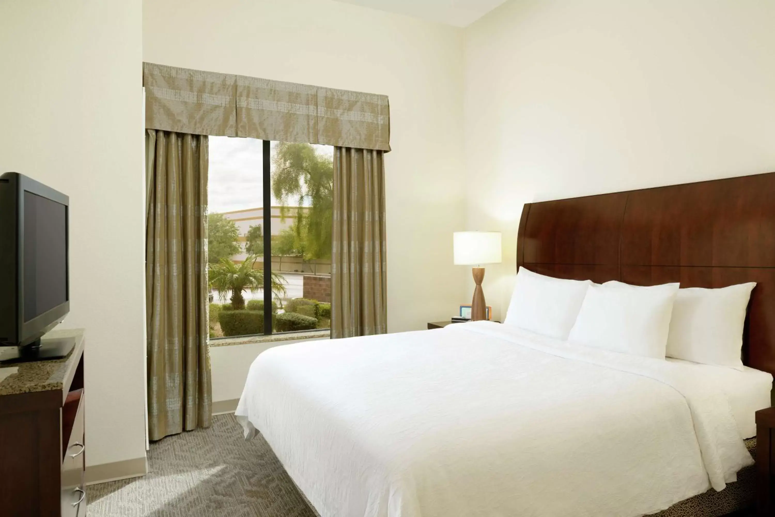 Bed in Hilton Garden Inn Phoenix North Happy Valley