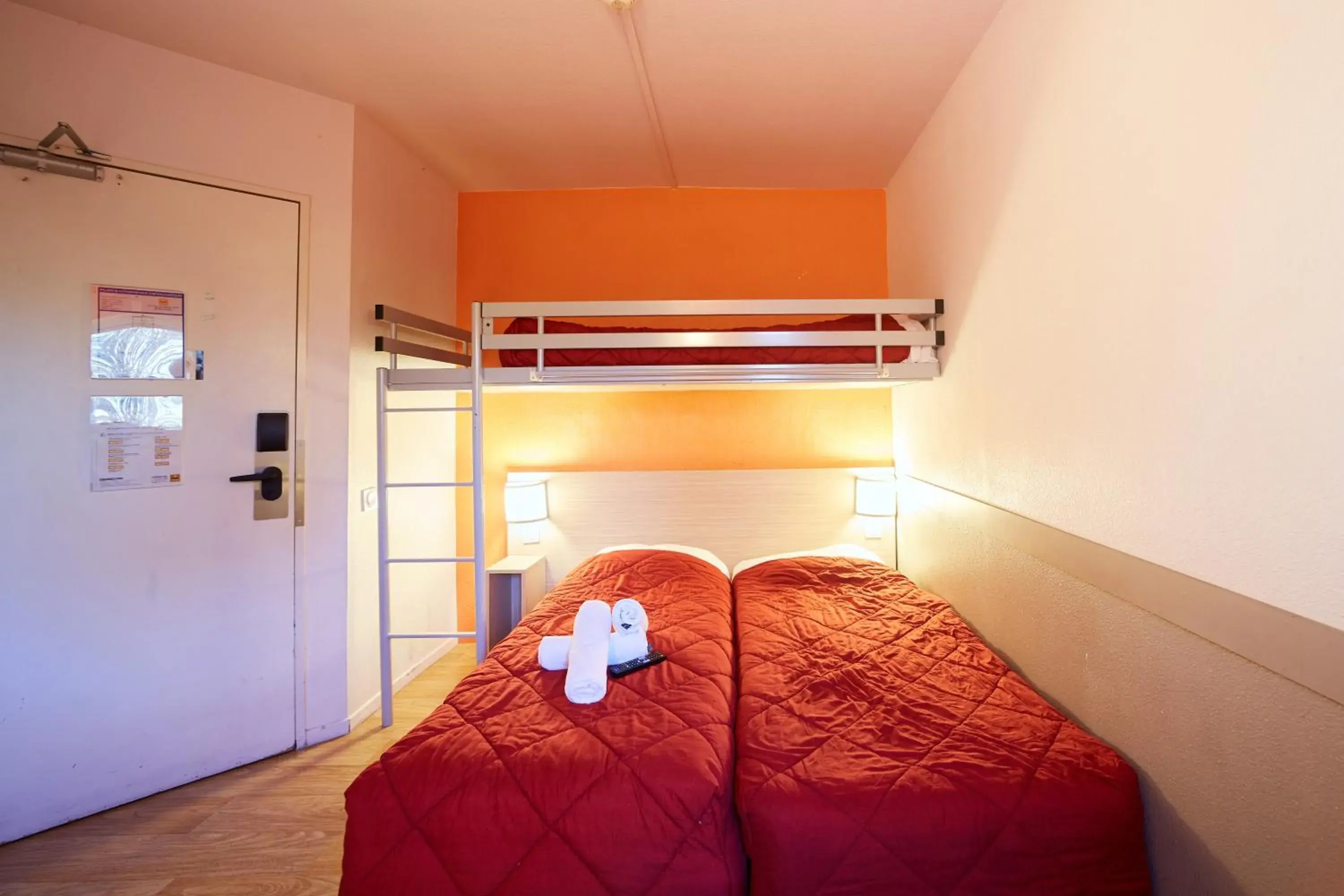 Bed, Bunk Bed in Première Classe Amiens