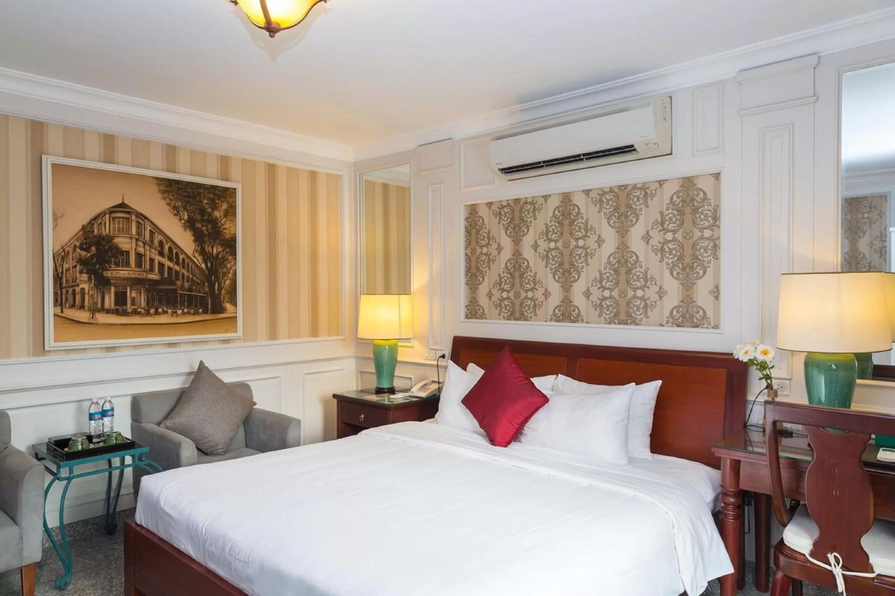 Living room, Bed in Ben Thanh Boutique Hotel