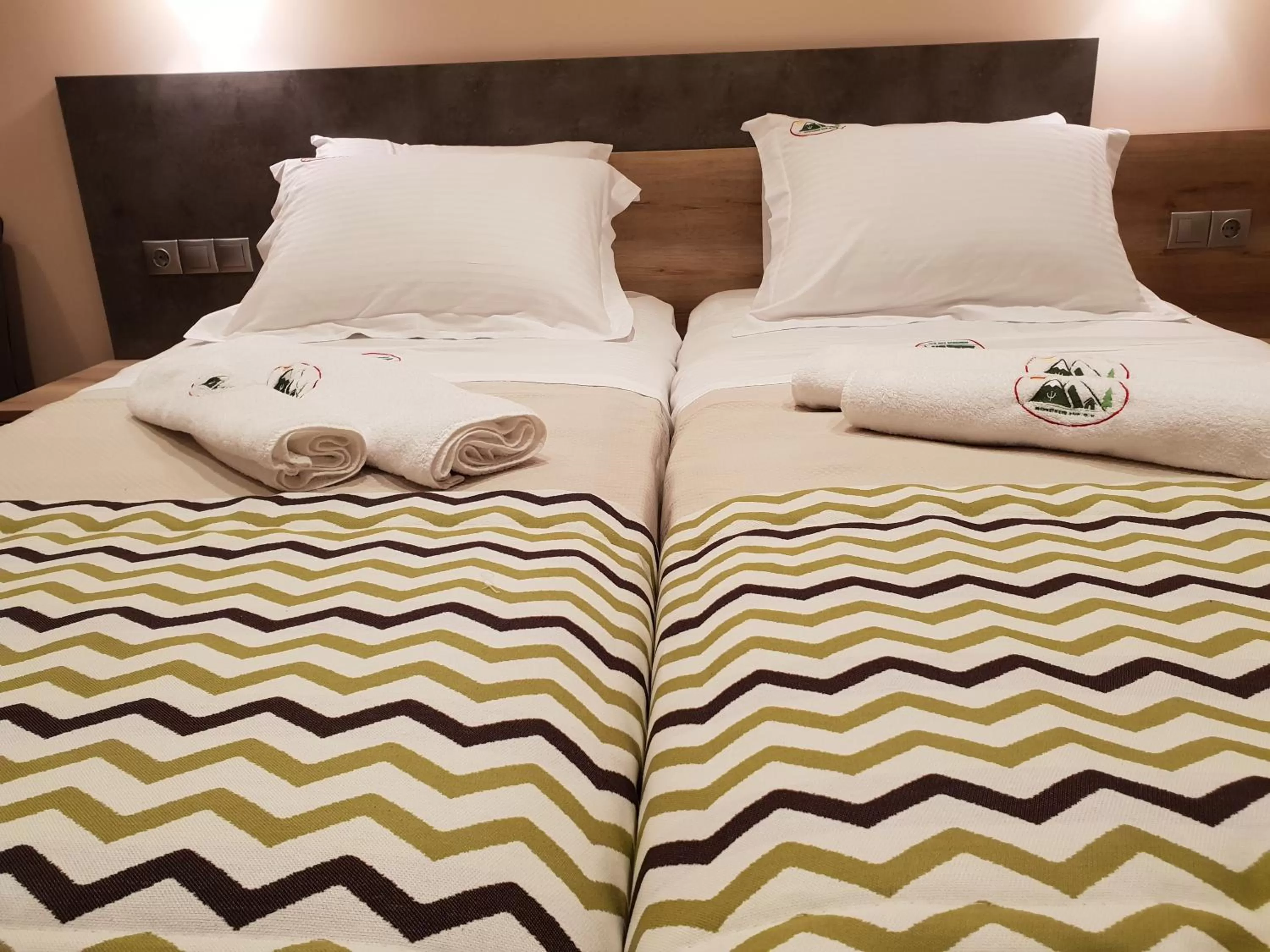 Photo of the whole room, Bed in Mondeus Inn Luxury