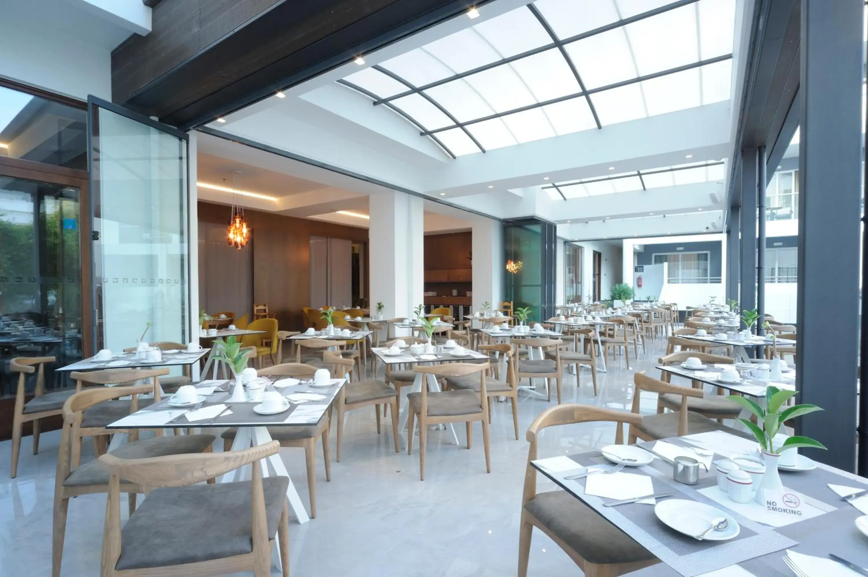 Restaurant/places to eat in Atrium Ambiance Hotel Restaurant/places to eat in Atrium Ambiance Hotel