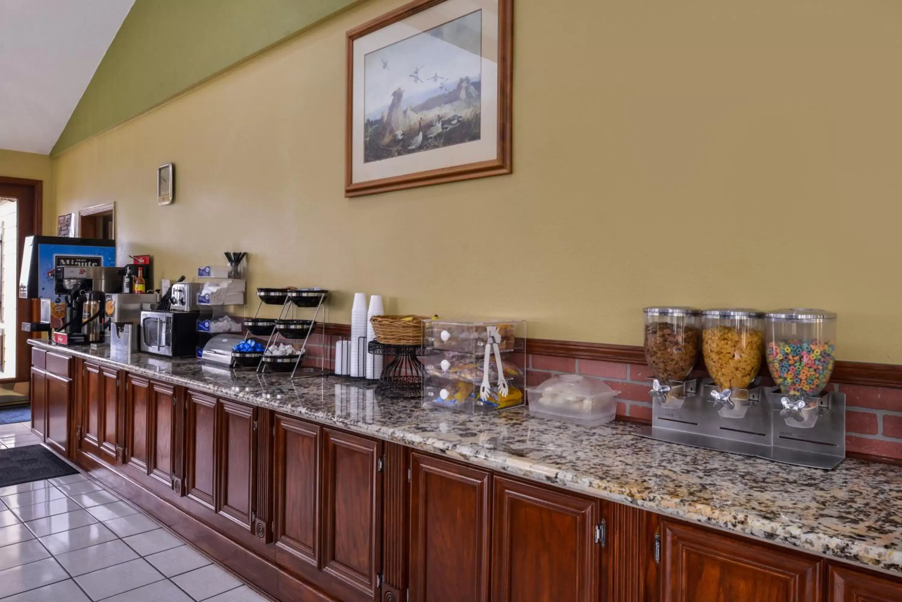 Restaurant/Places to Eat in Americas Best Value Inn West Columbia