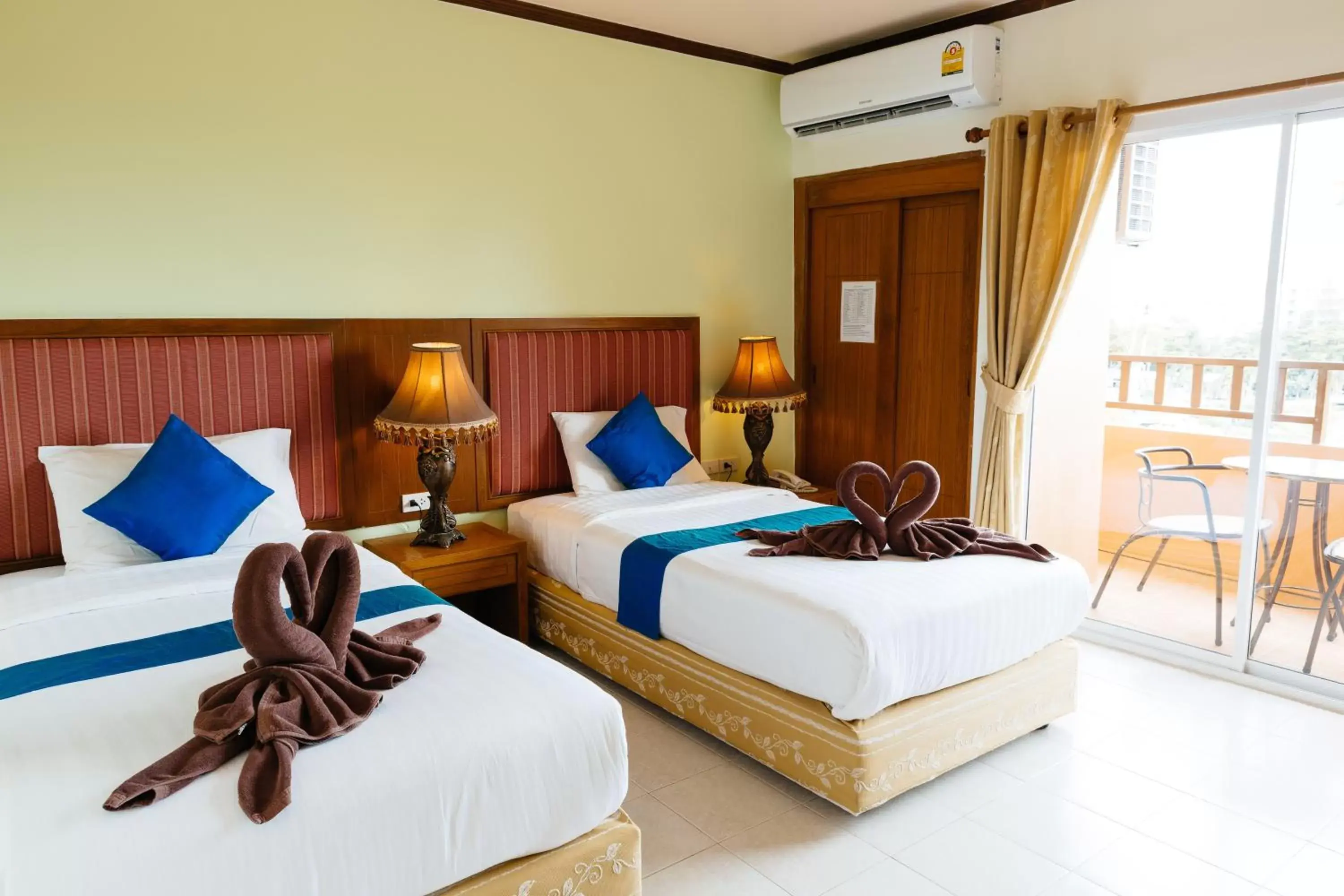 Bed in Thipurai Beach Hotel