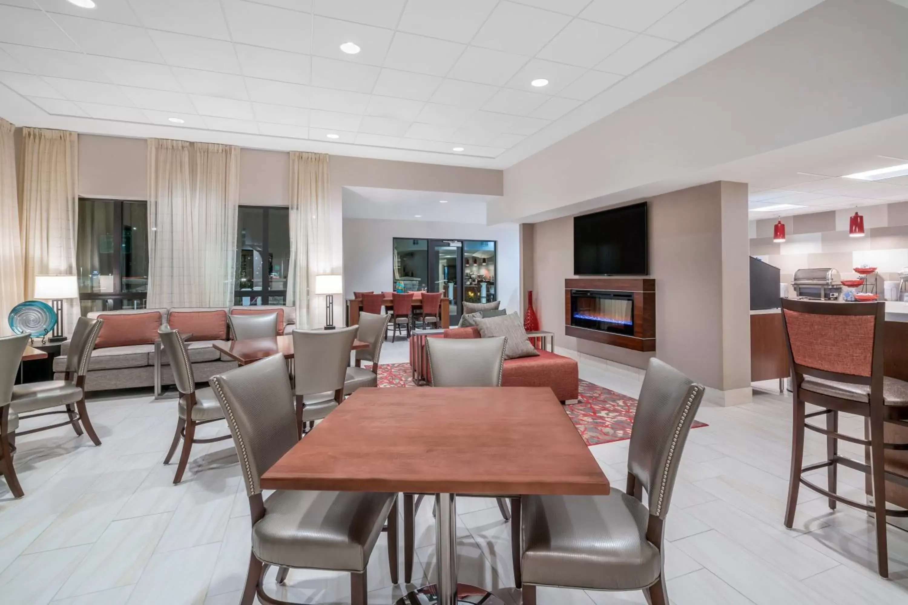 Lobby or reception, Restaurant/Places to Eat in Ramada by Wyndham Minneapolis Golden Valley