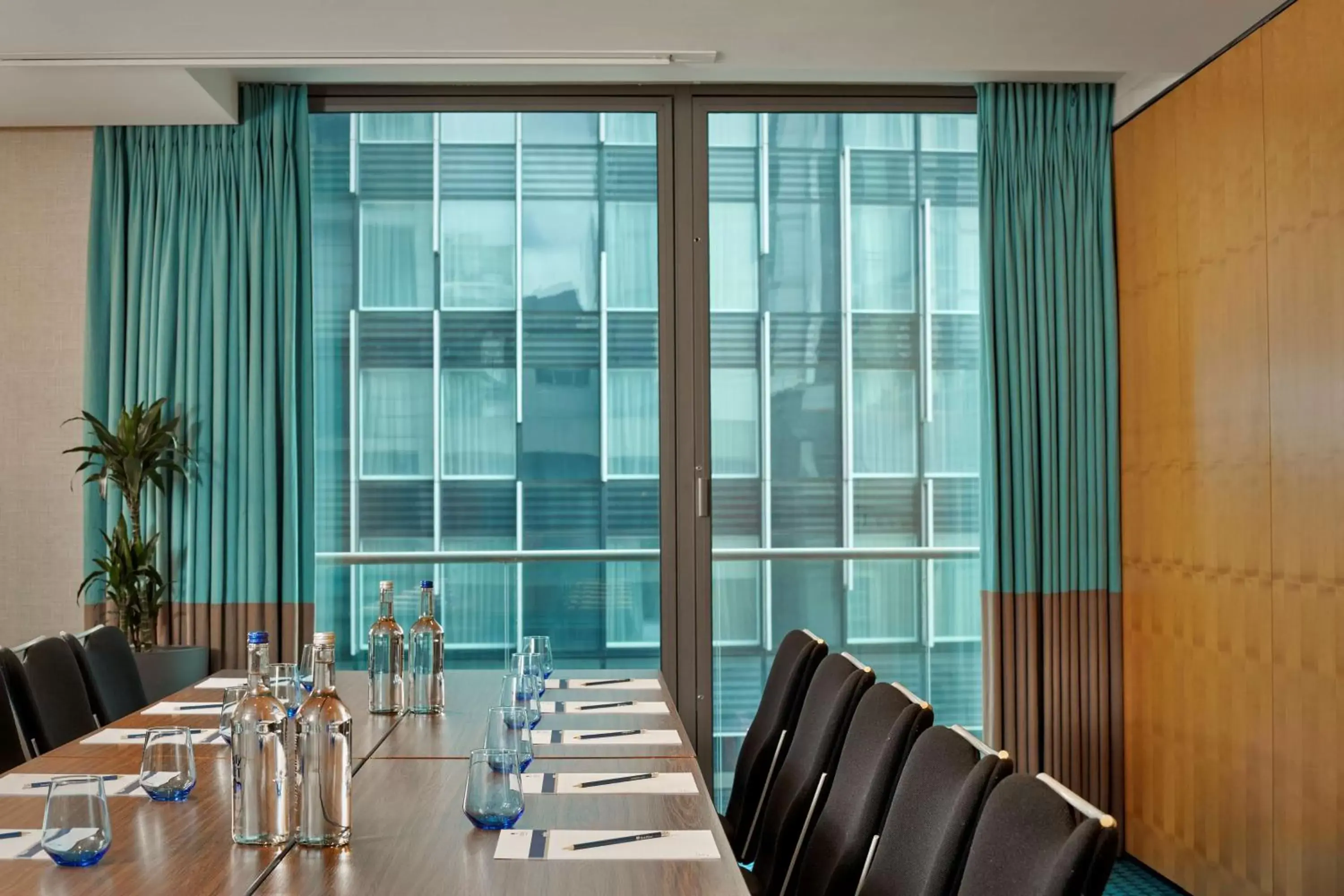 Meeting/conference room, Restaurant/Places to Eat in Park Plaza County Hall London
