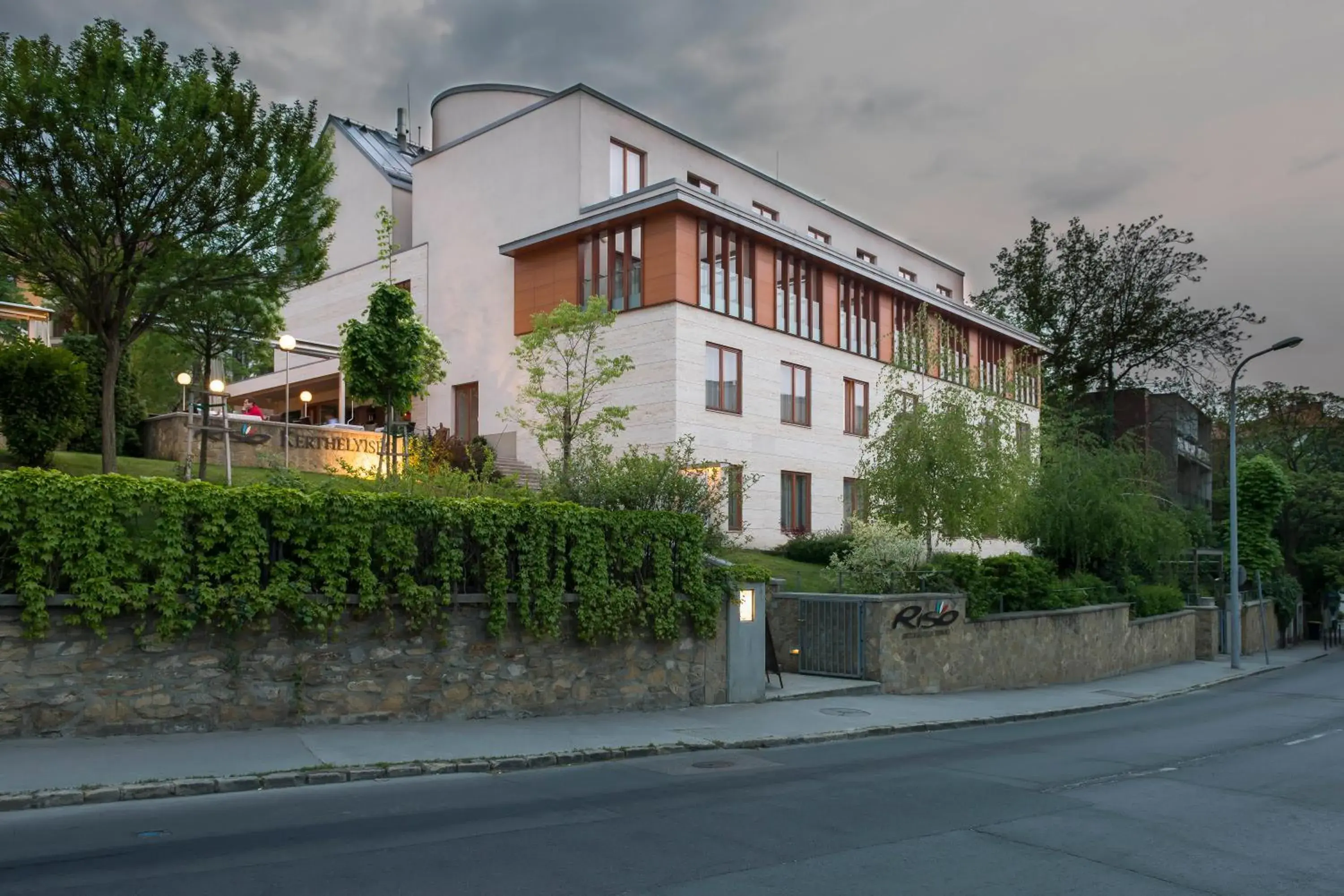 Property Building in Hotel Castle Garden