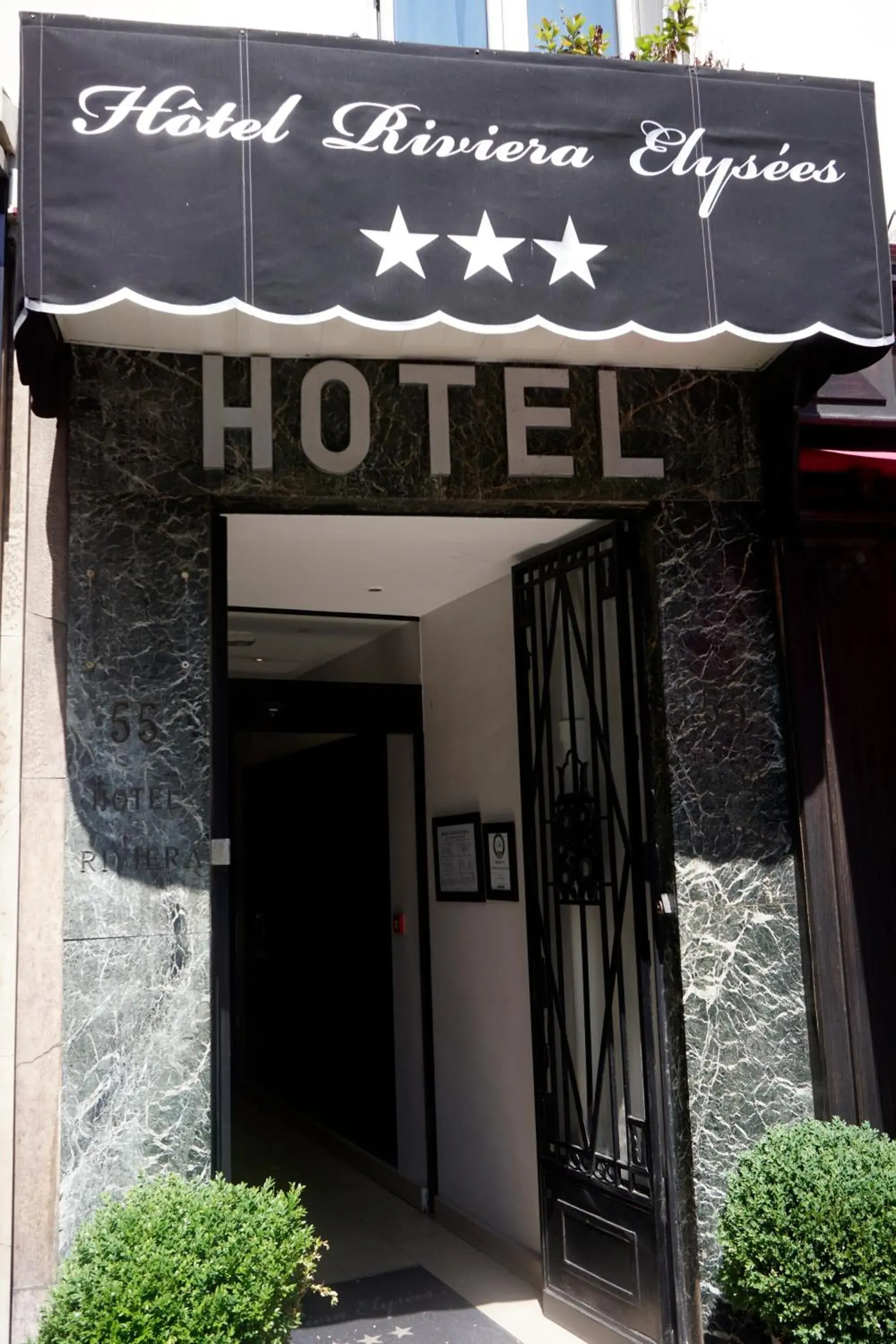 Property building in Hotel Riviera Elysees Property building in Hotel Riviera Elysees