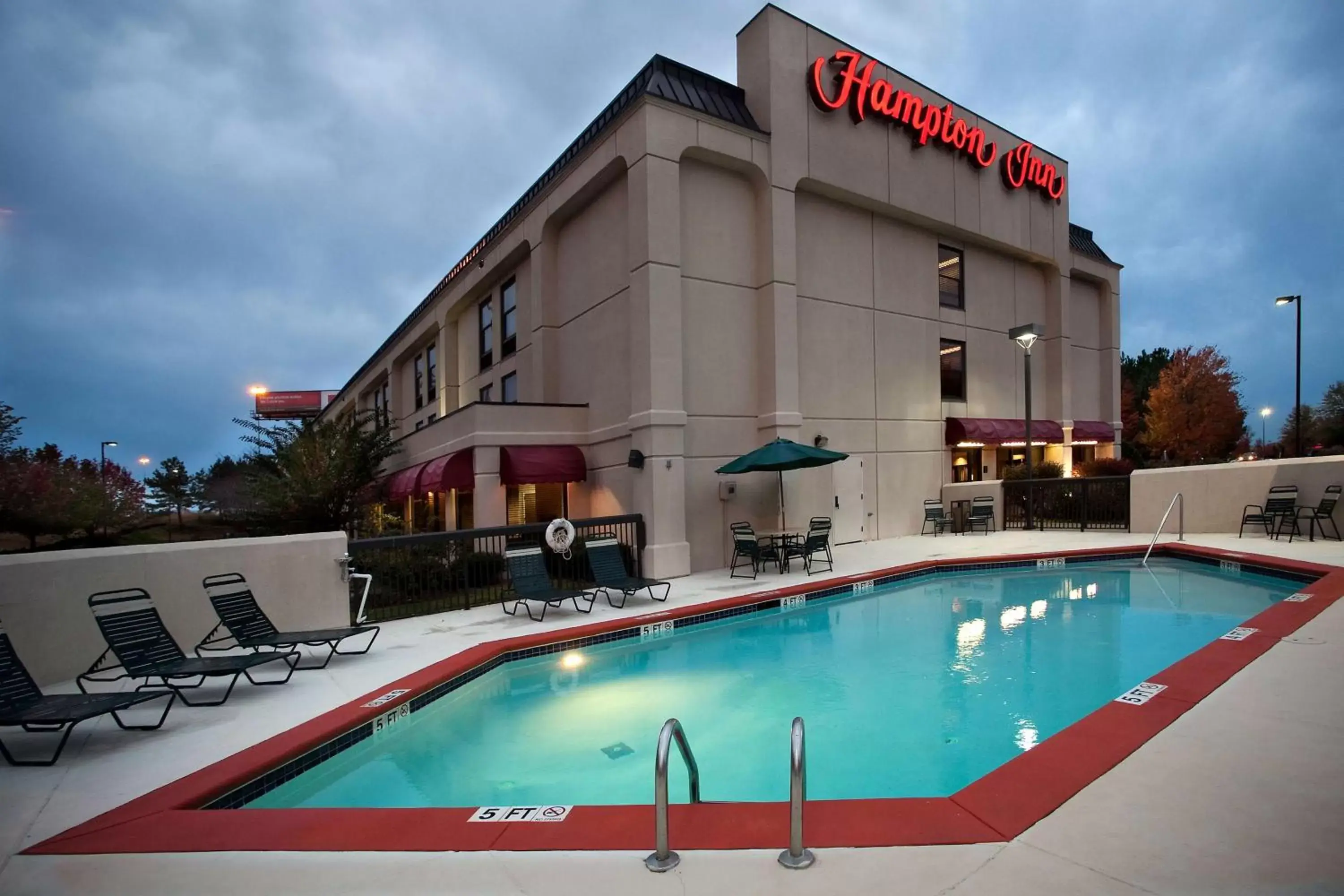 Pool view, Property Building in Hampton Inn Atlanta-Newnan