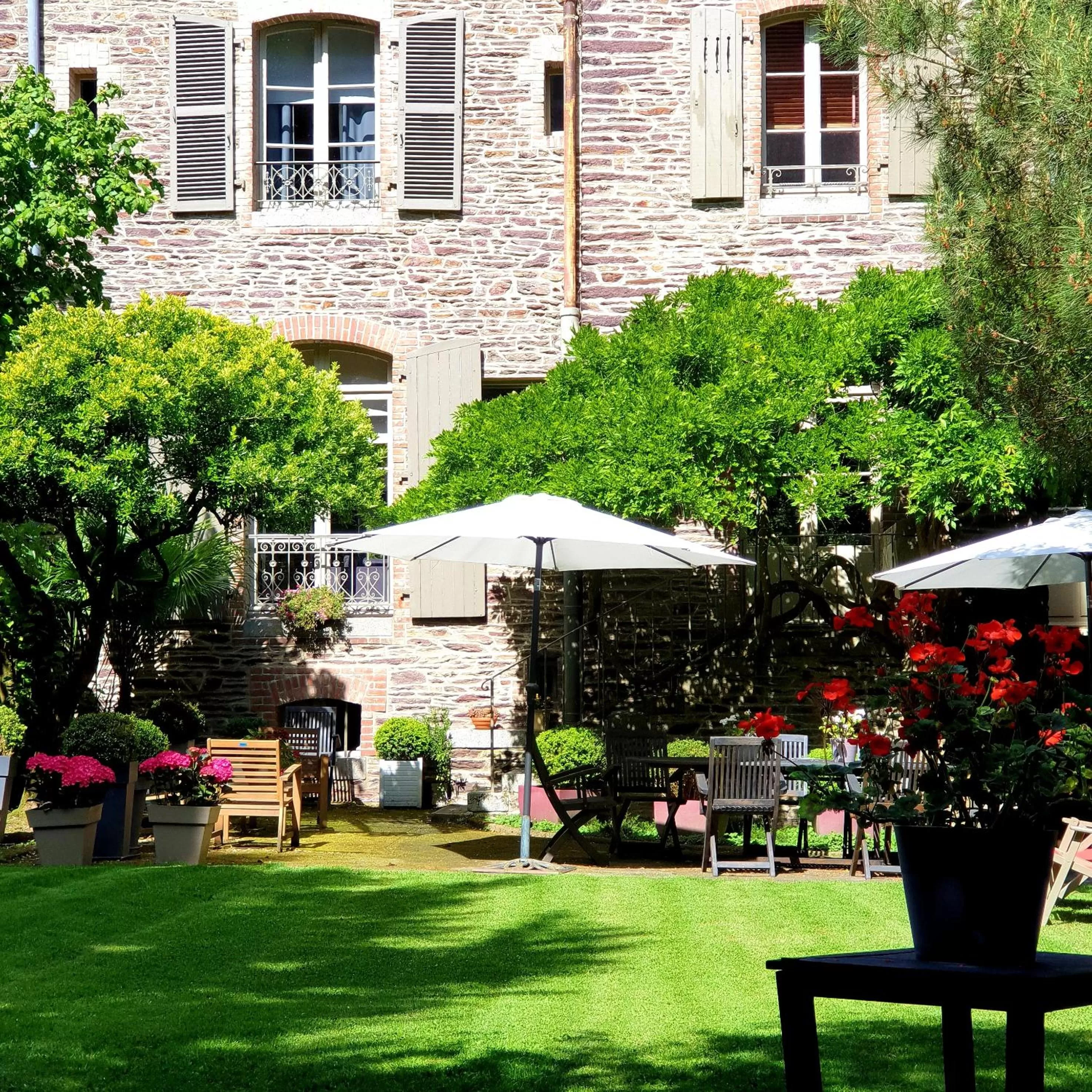 Property Building in Castel Jolly