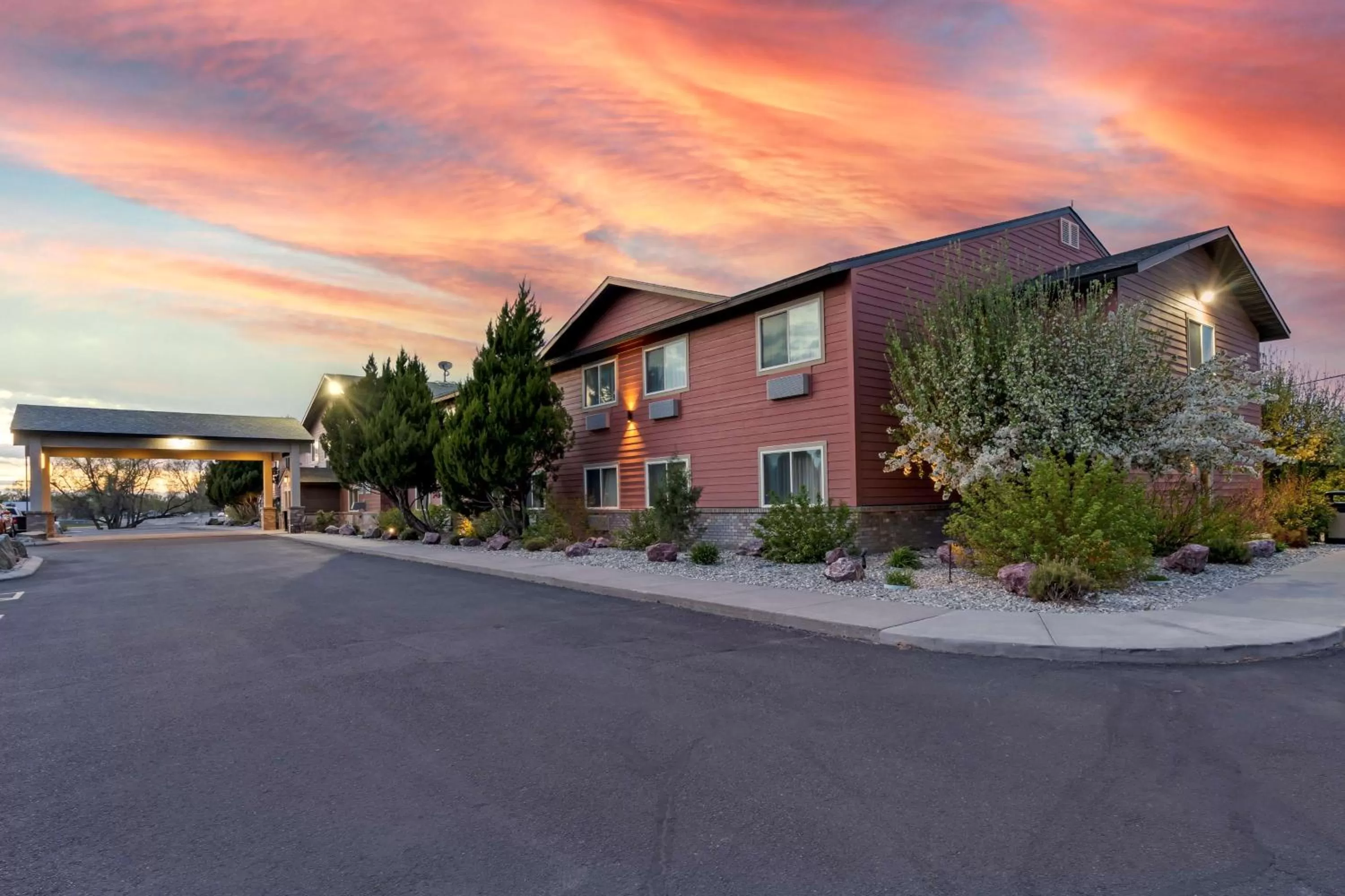 Property building in Best Western Blackfoot Inn