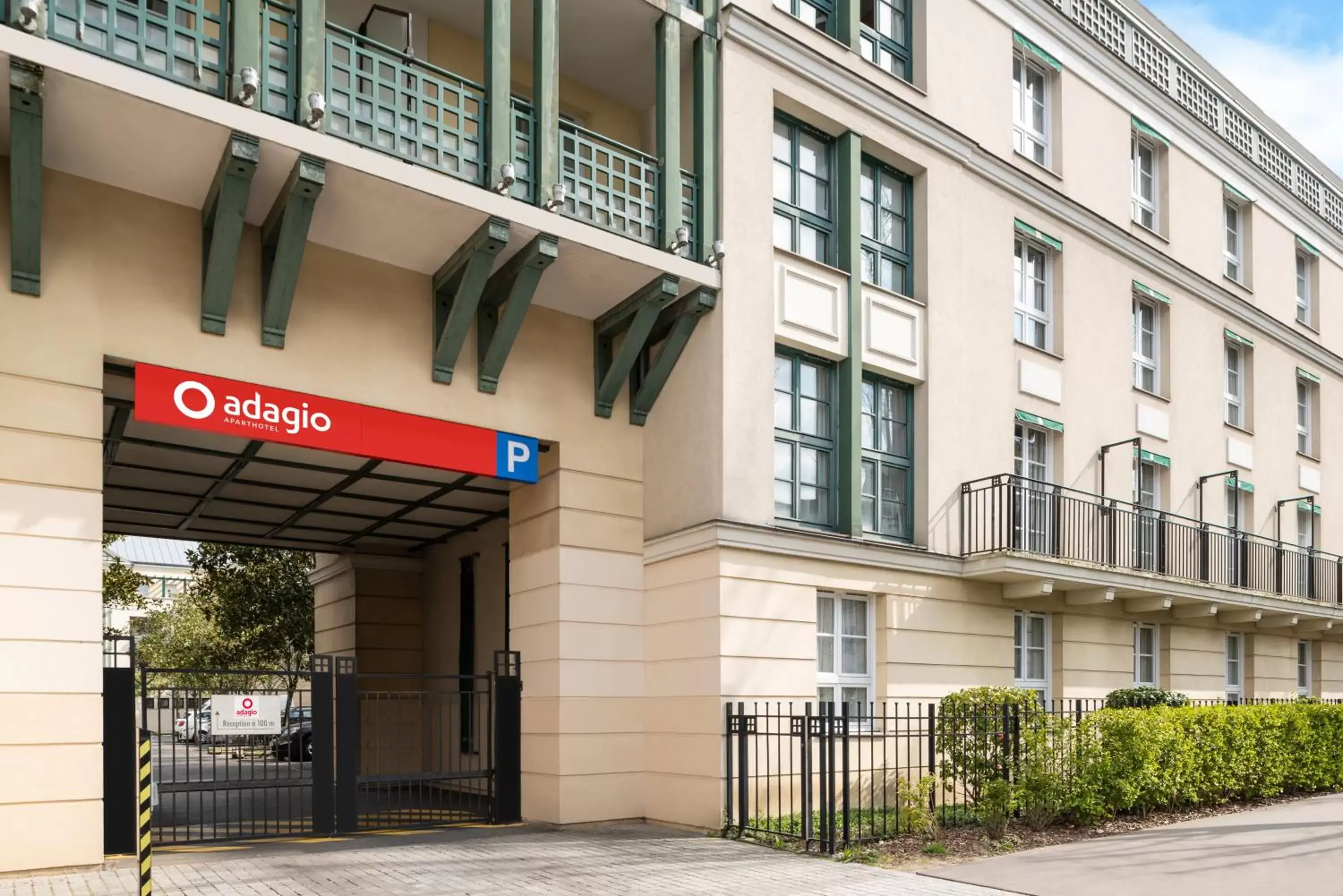 Facade/entrance, Property Building in Aparthotel Adagio Marne La Vallée - Val d'Europe