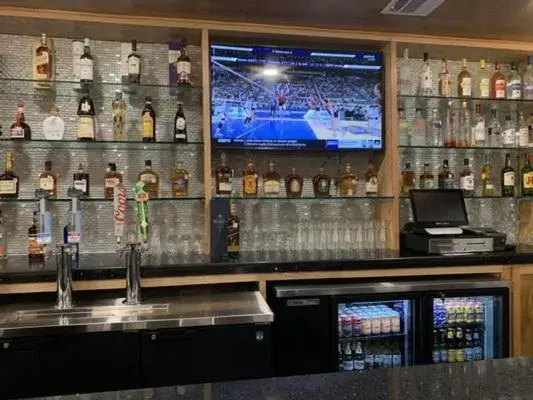 Lounge or bar, TV/Entertainment Center in Hawthorn Suites By Wyndham Odessa