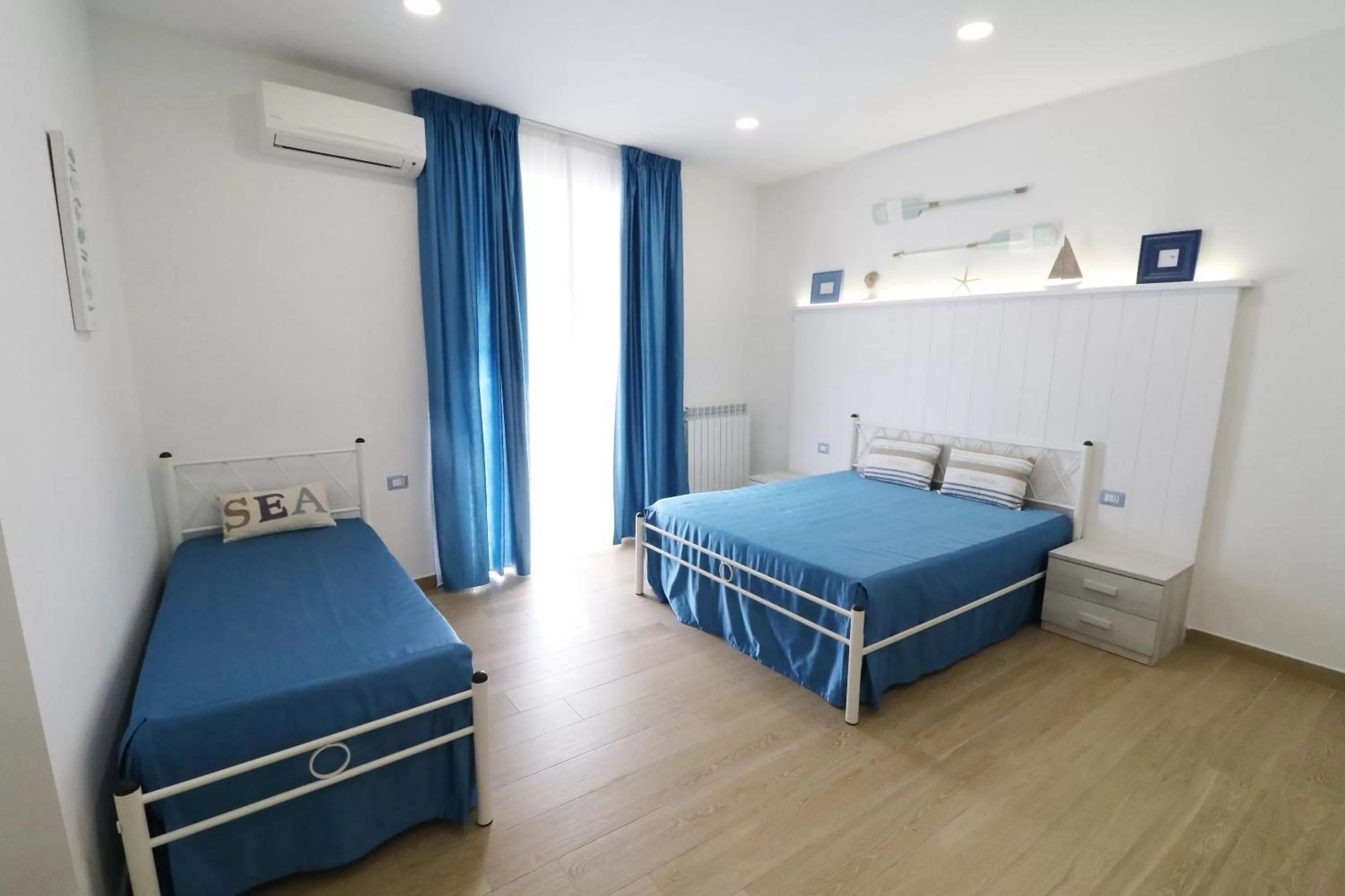 Property building, Bed in Antica Capri