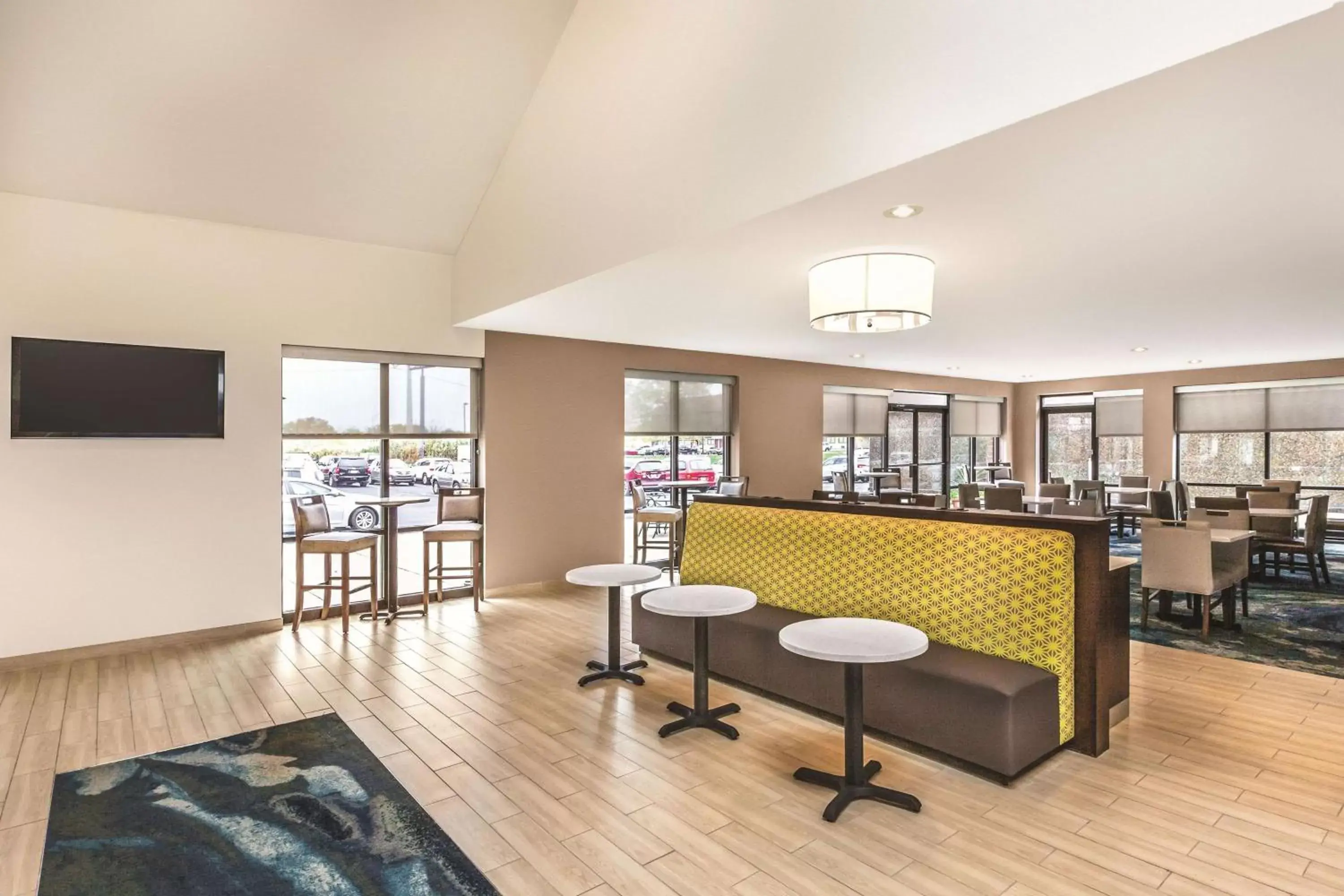 Lobby or reception in La Quinta by Wyndham Philadelphia Airport Lobby or reception in La Quinta by Wyndham Philadelphia Airport