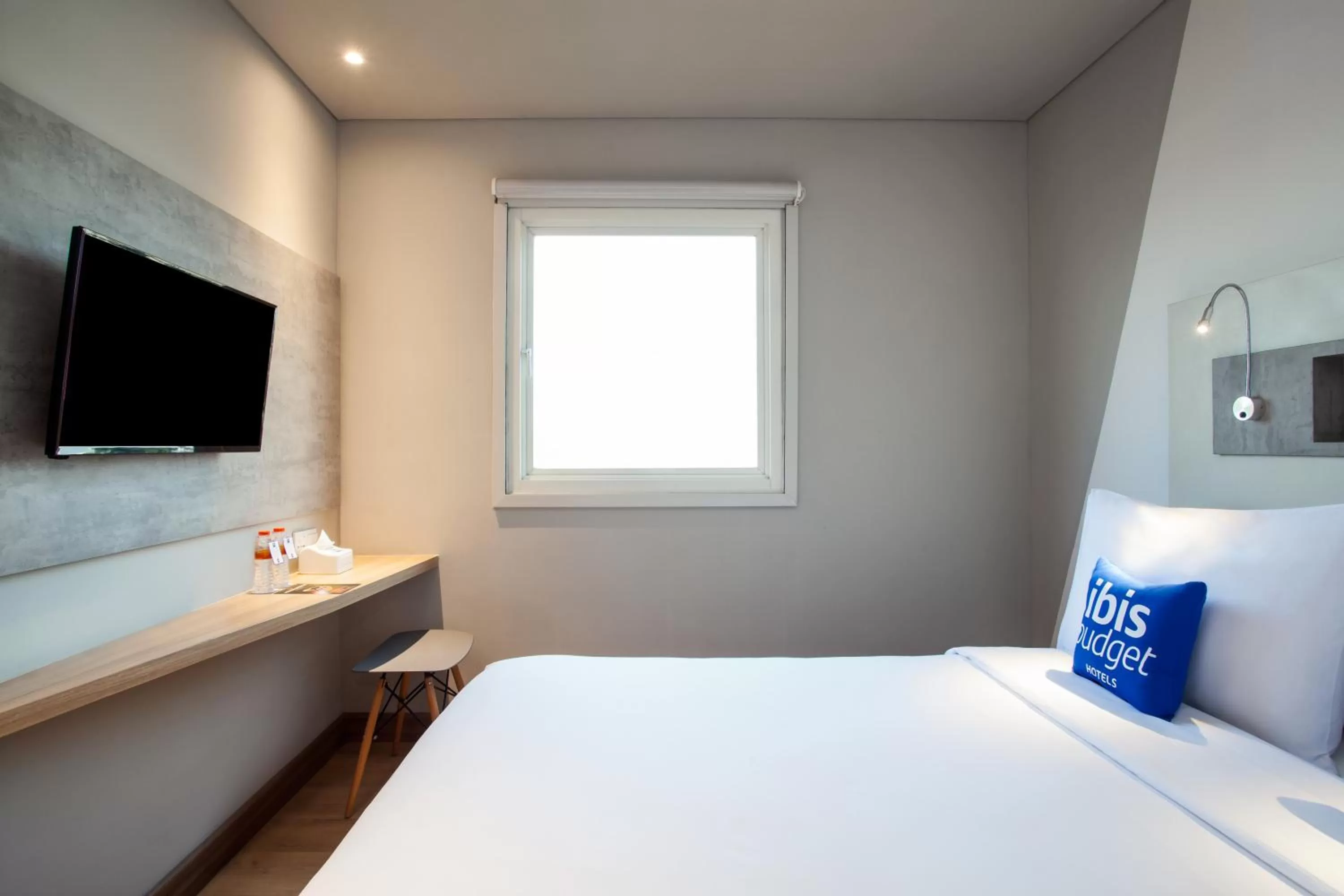 Bed in ibis budget Surabaya Diponegoro