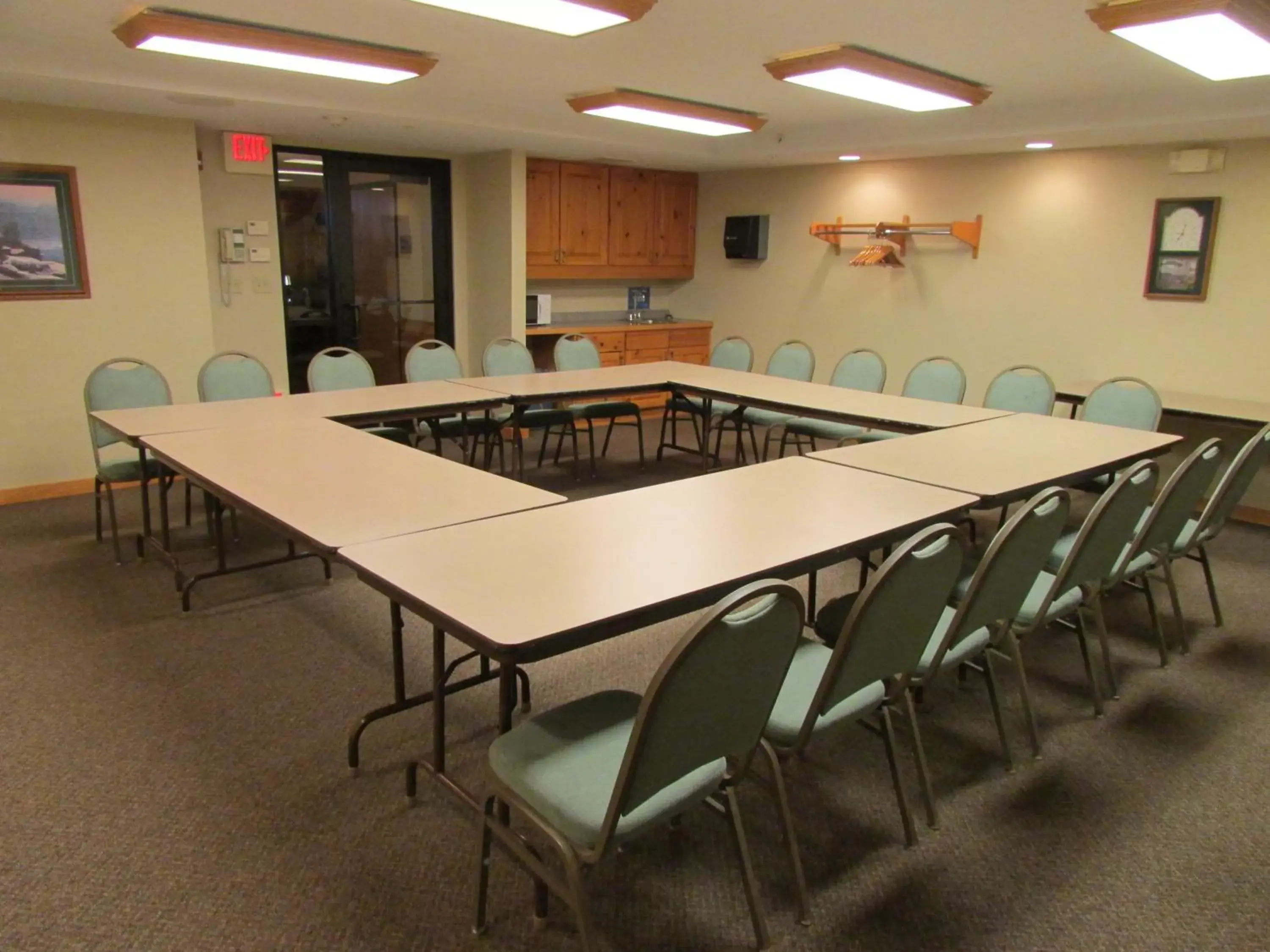Meeting/conference room in AmeriVu Inn & Suites