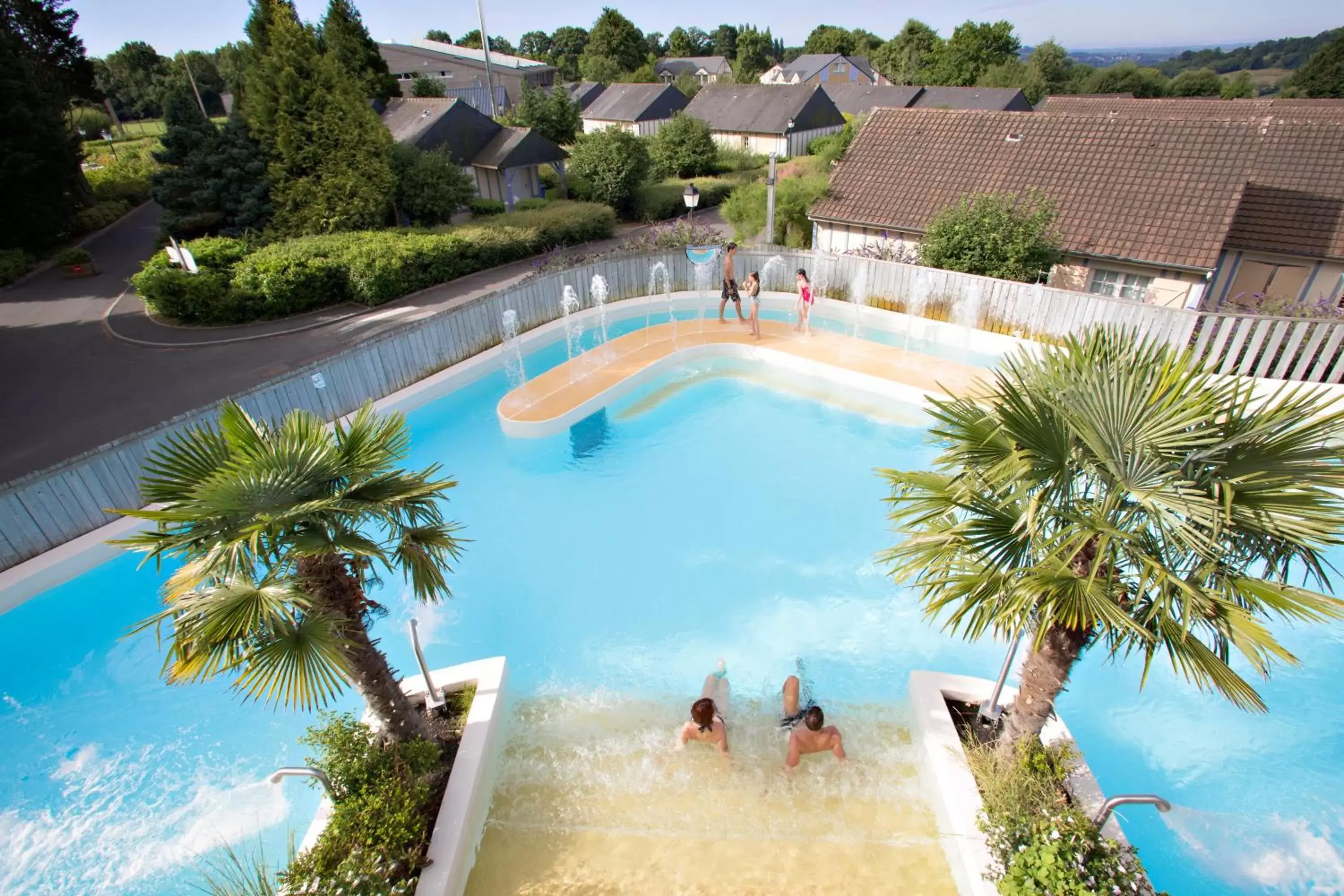 Property building, Pool View in Résidence Goélia La Pommeraie