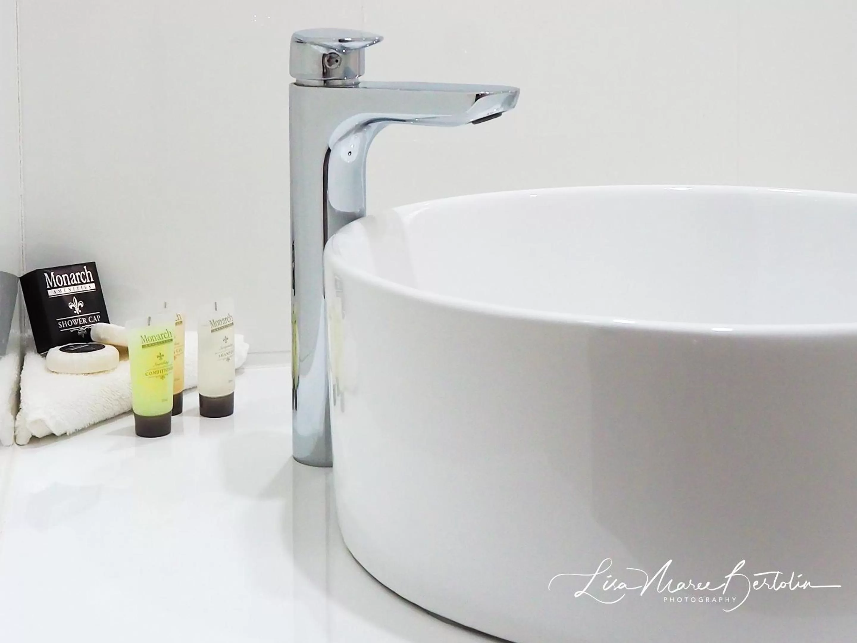 Bathroom in Narrandera Club Motor Inn