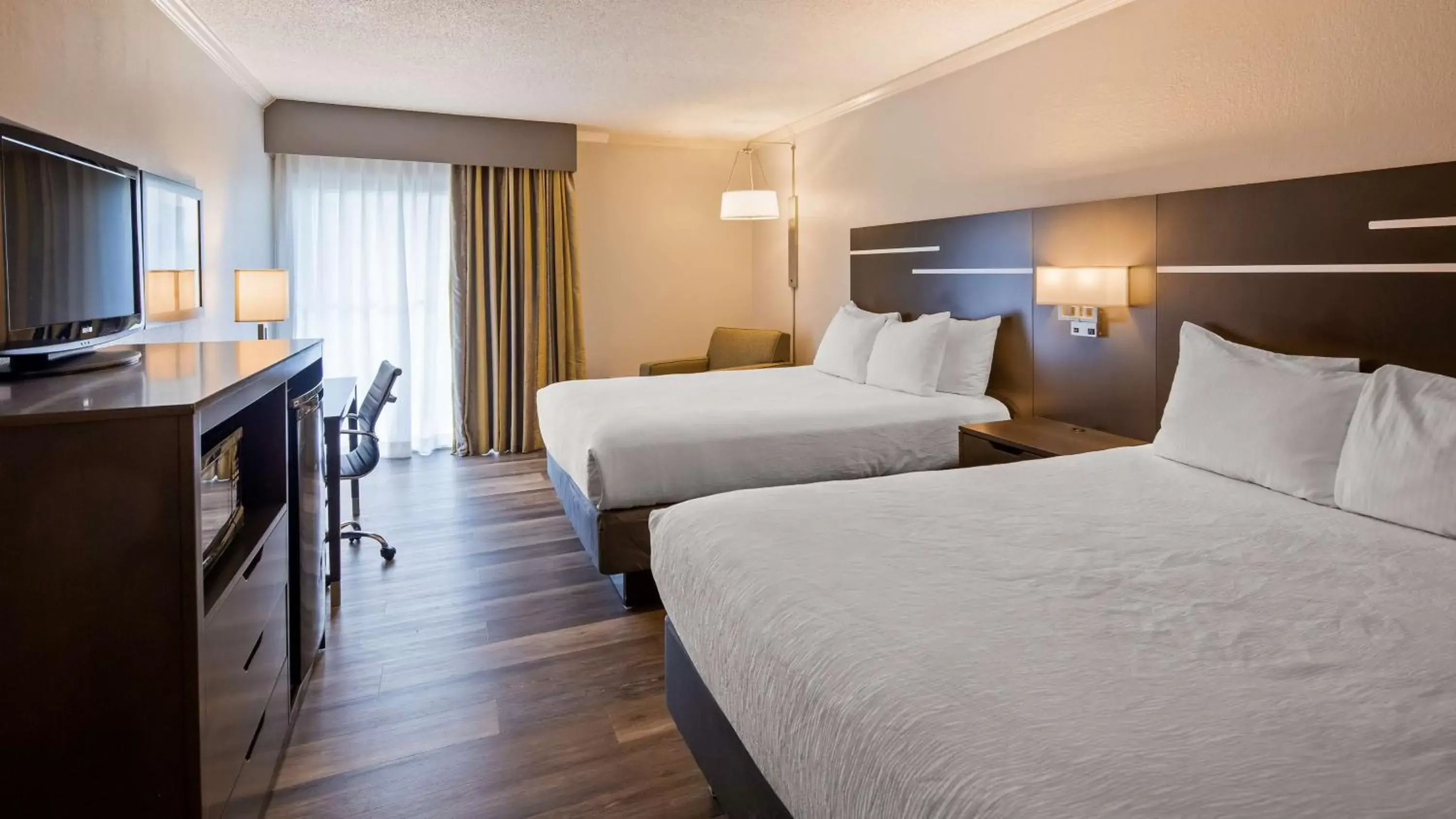 Bedroom, Bed in Best Western Plus Morristown Conference Center Bedroom, Bed in Best Western Plus Morristown Conference Center