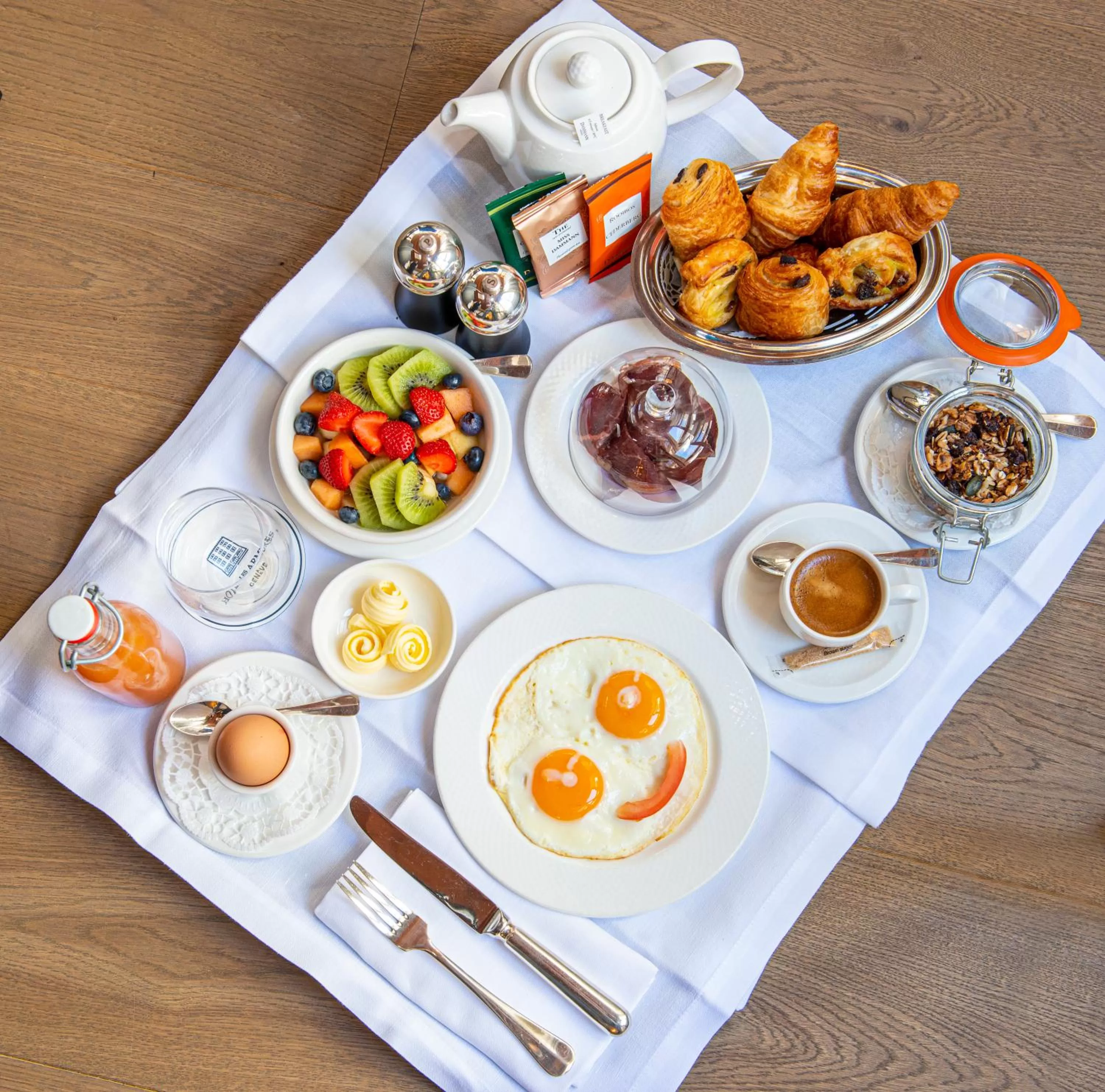 Continental breakfast in Hôtel Les Armures