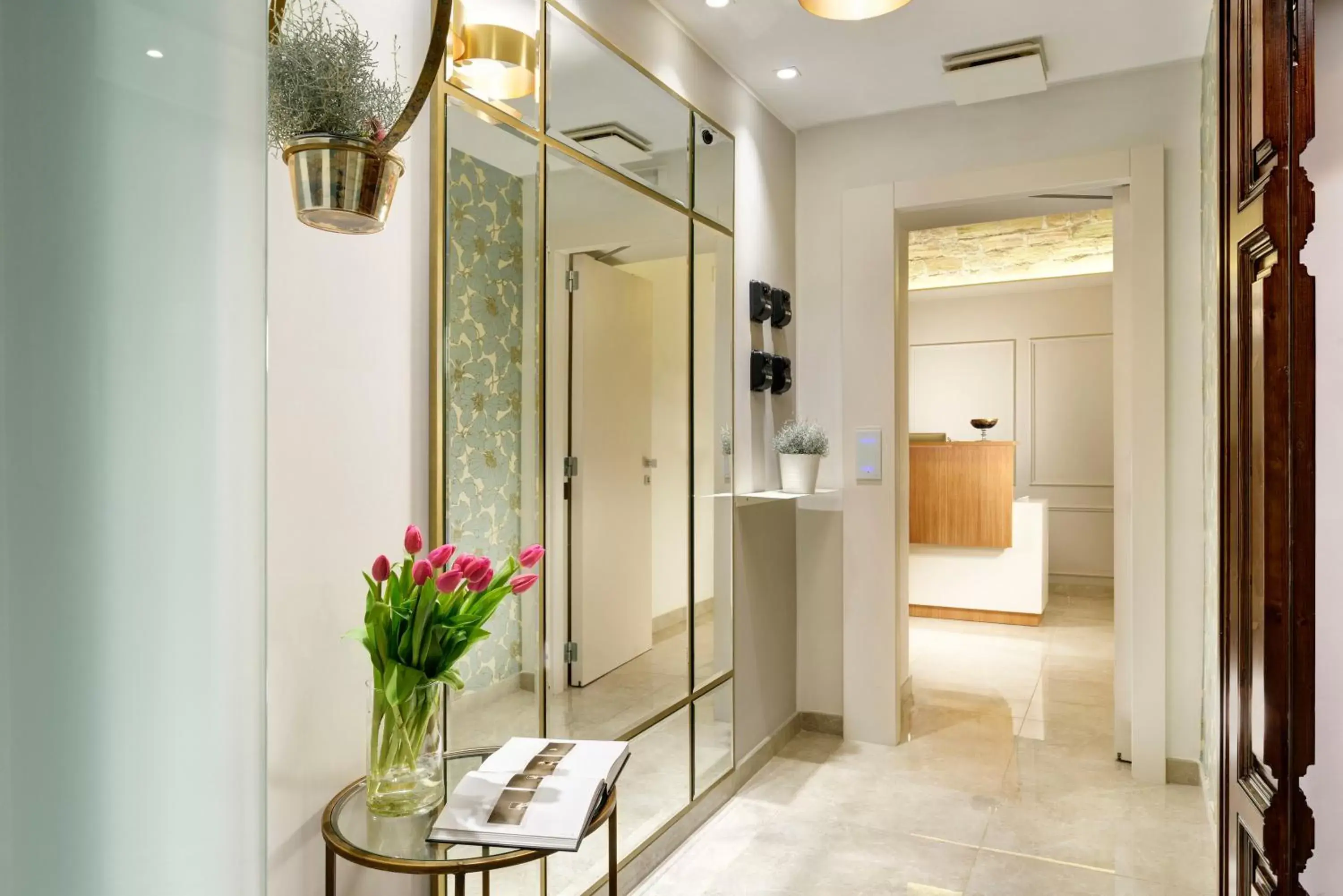 Lobby or reception, Bathroom in Magica Luna Boutique Hotel - Roma