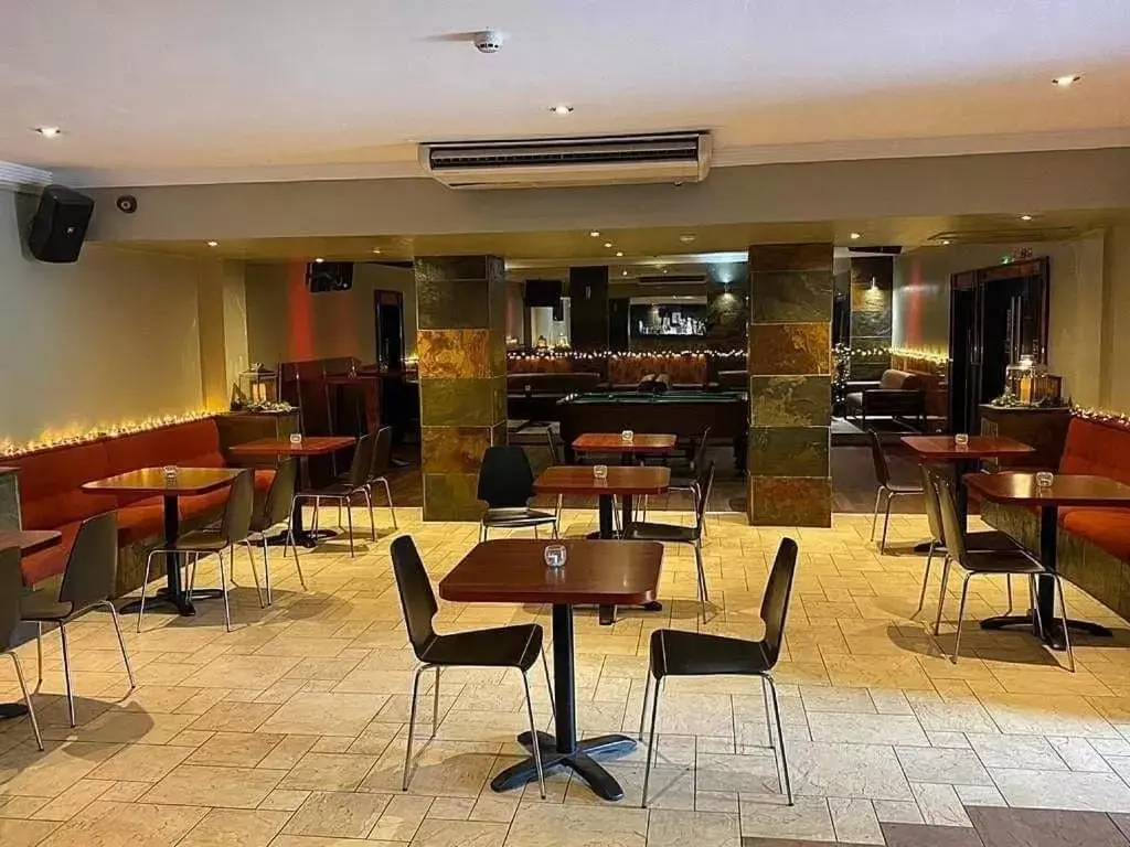 Restaurant/Places to Eat in Kings Park Hotel