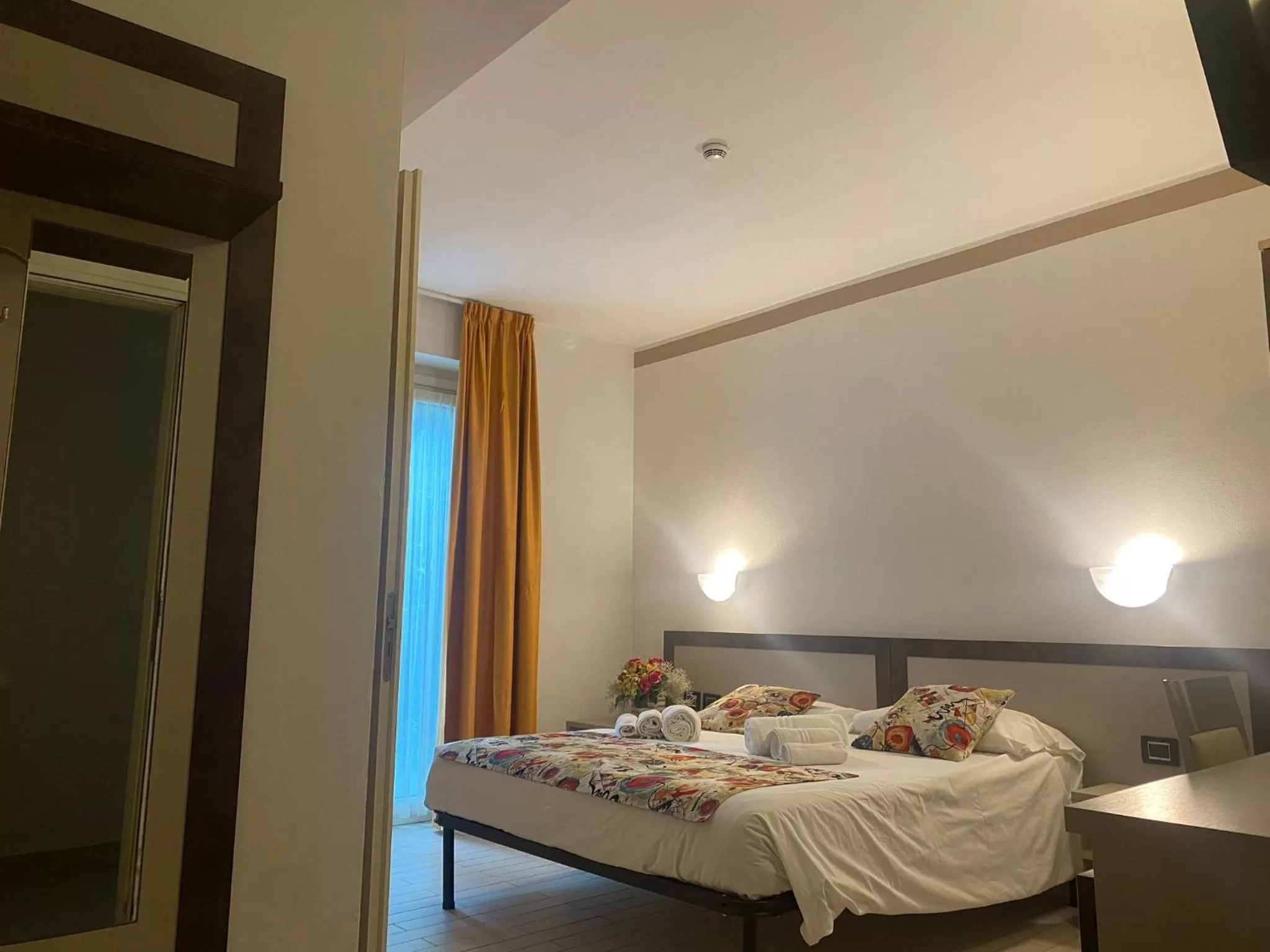 Bed in Hotel Lago di Como