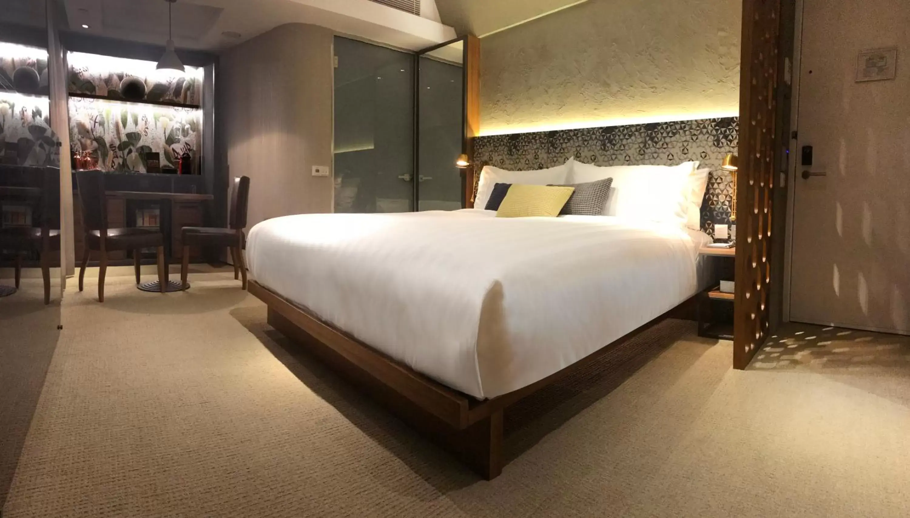 Photo of the whole room, Bed in Ovolo Central