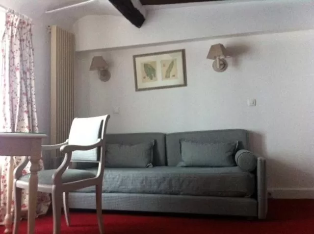 Seating area in Hôtel du Cygne Paris