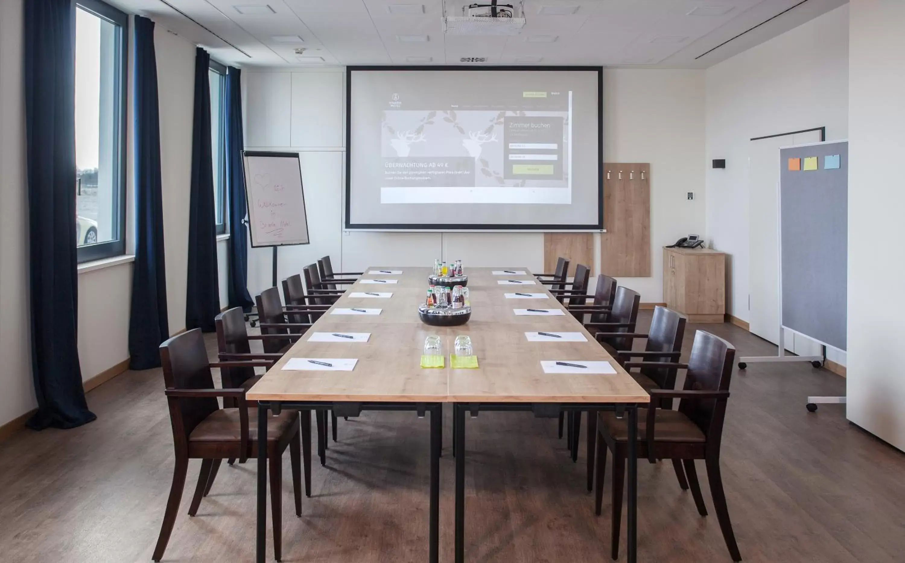 Meeting/conference room in Coffee Fellows Hotel München-Freiham