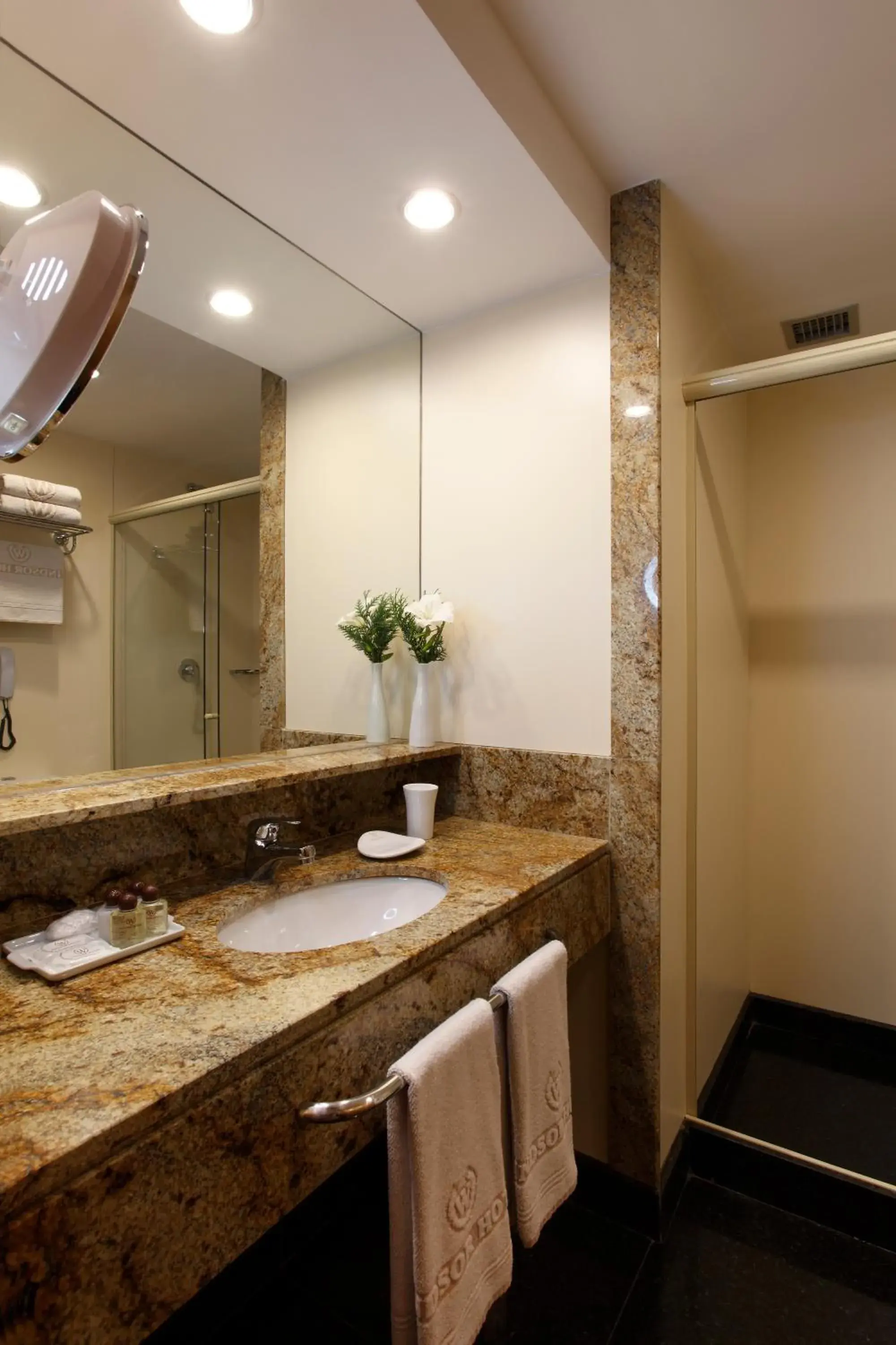 Bathroom in Windsor Copa Hotel