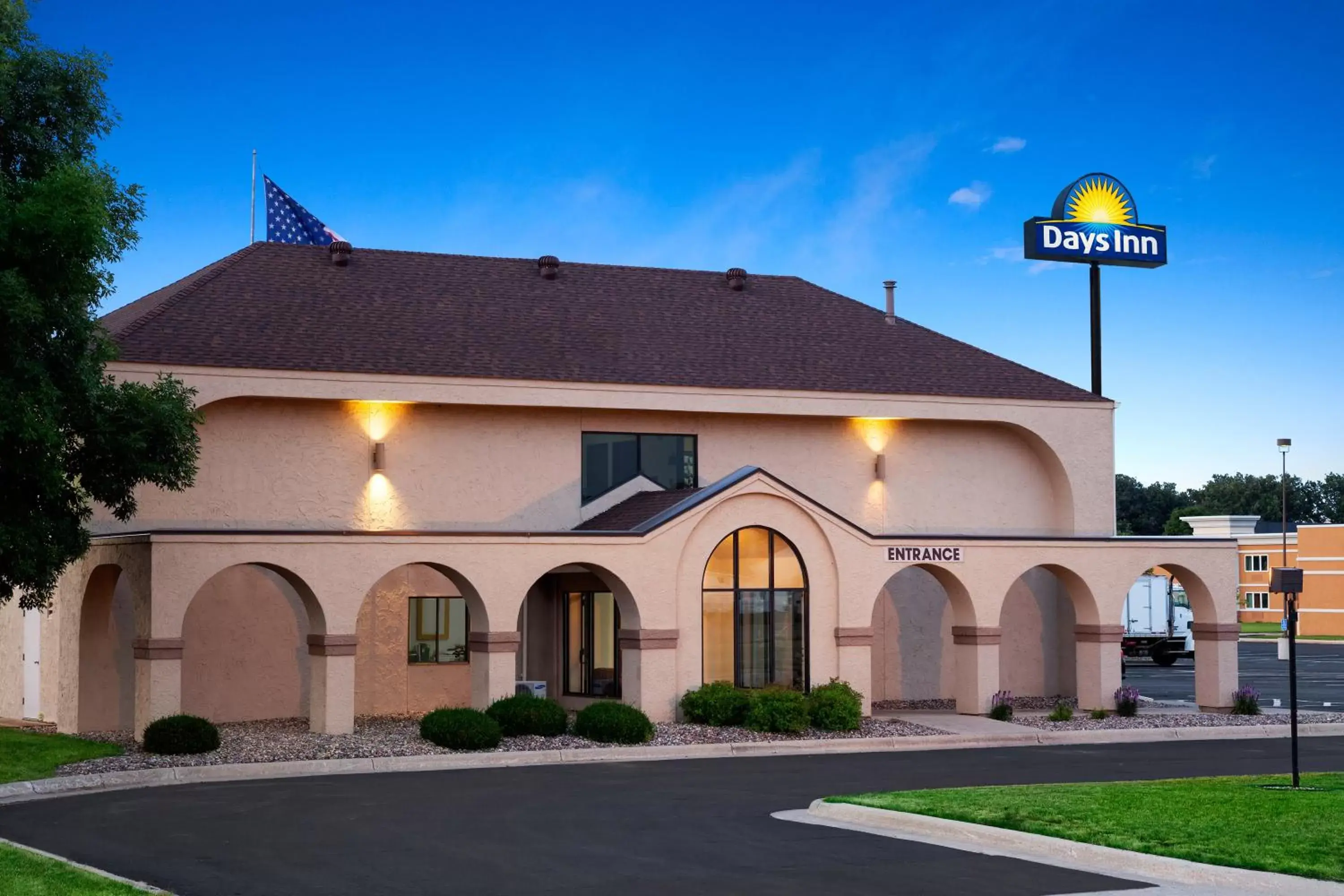 Facade/entrance in Days Inn by Wyndham Austin Facade/entrance in Days Inn by Wyndham Austin