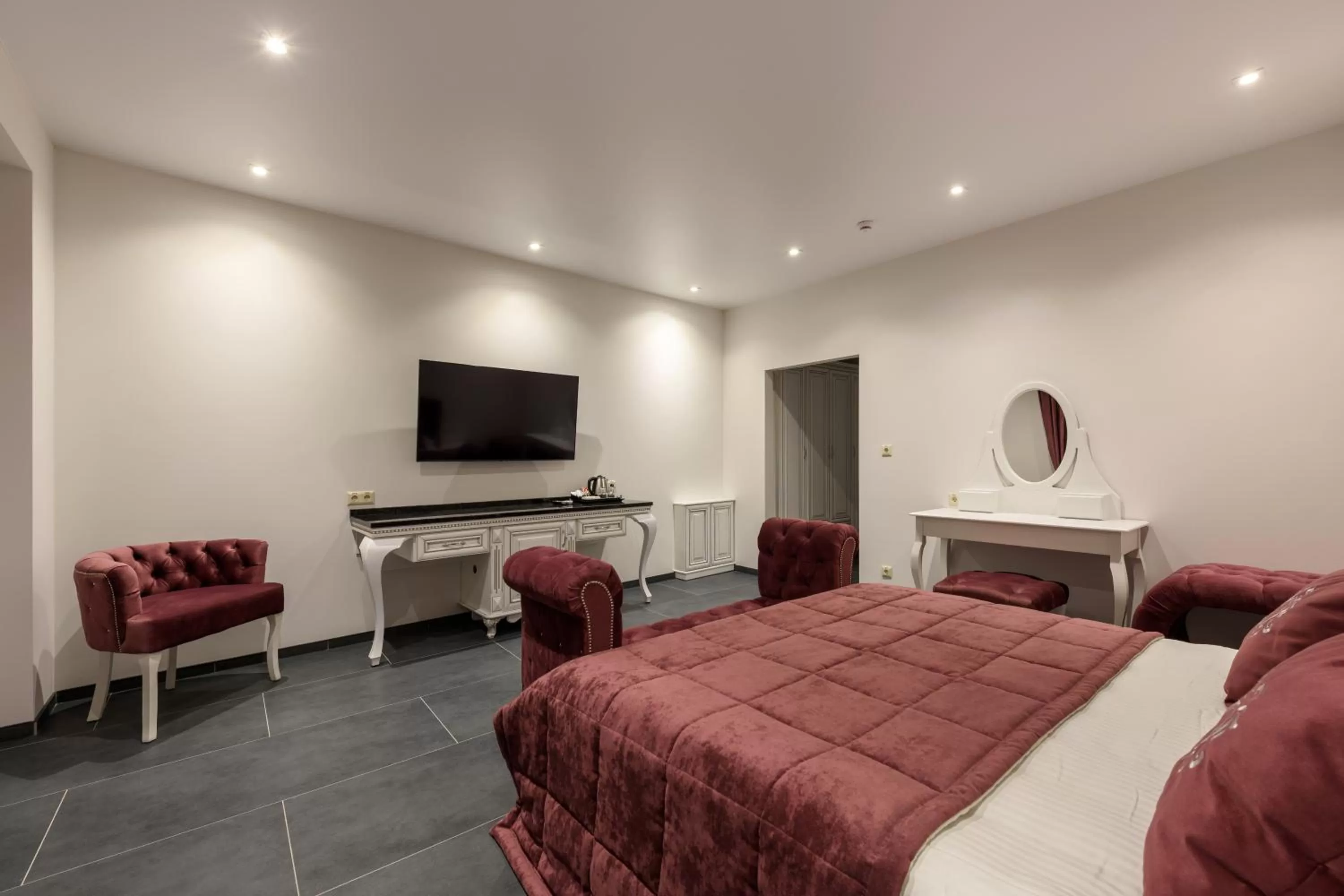 Photo of the whole room in Grand Royal