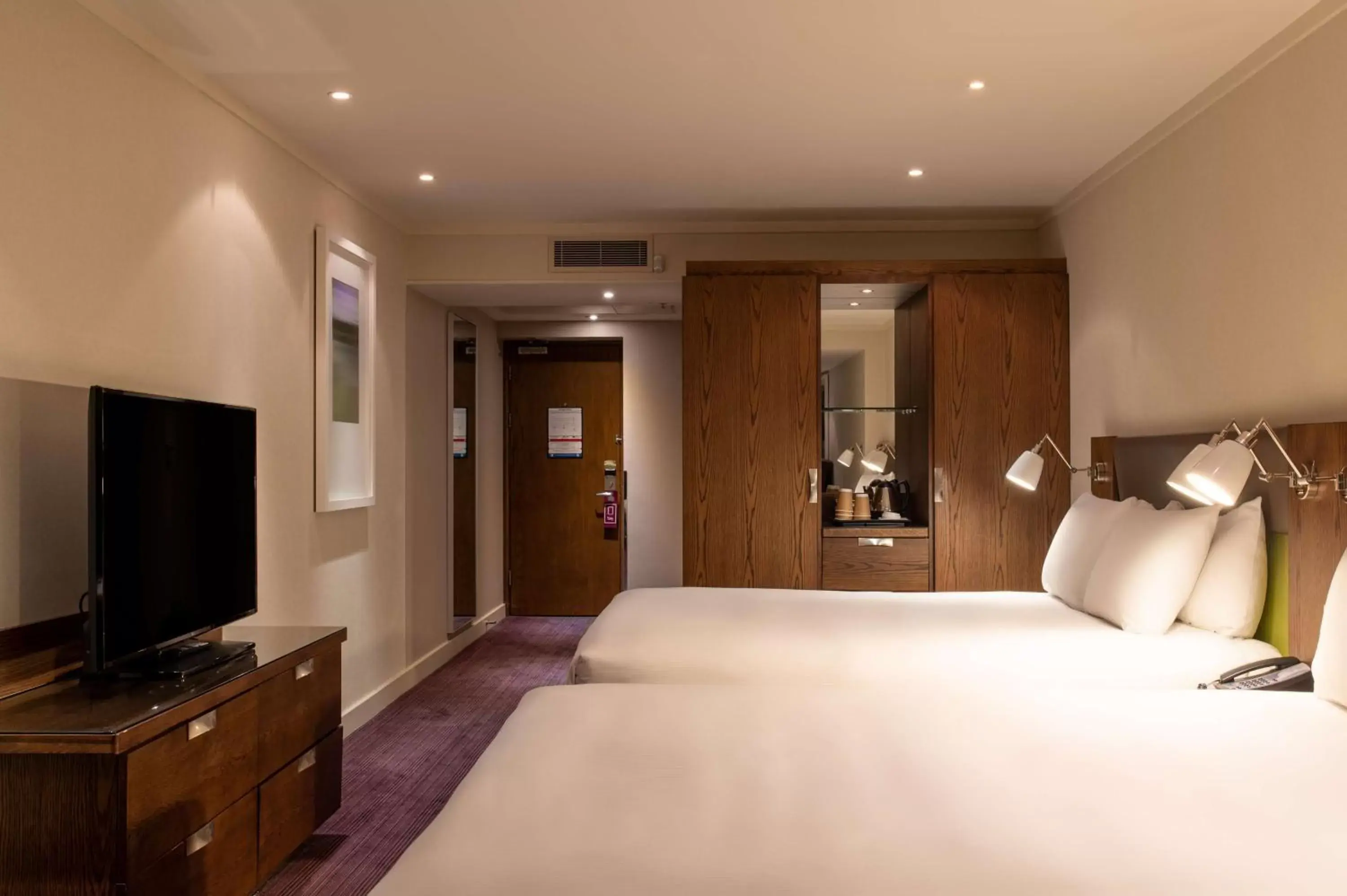 Bed in Hilton London Metropole
