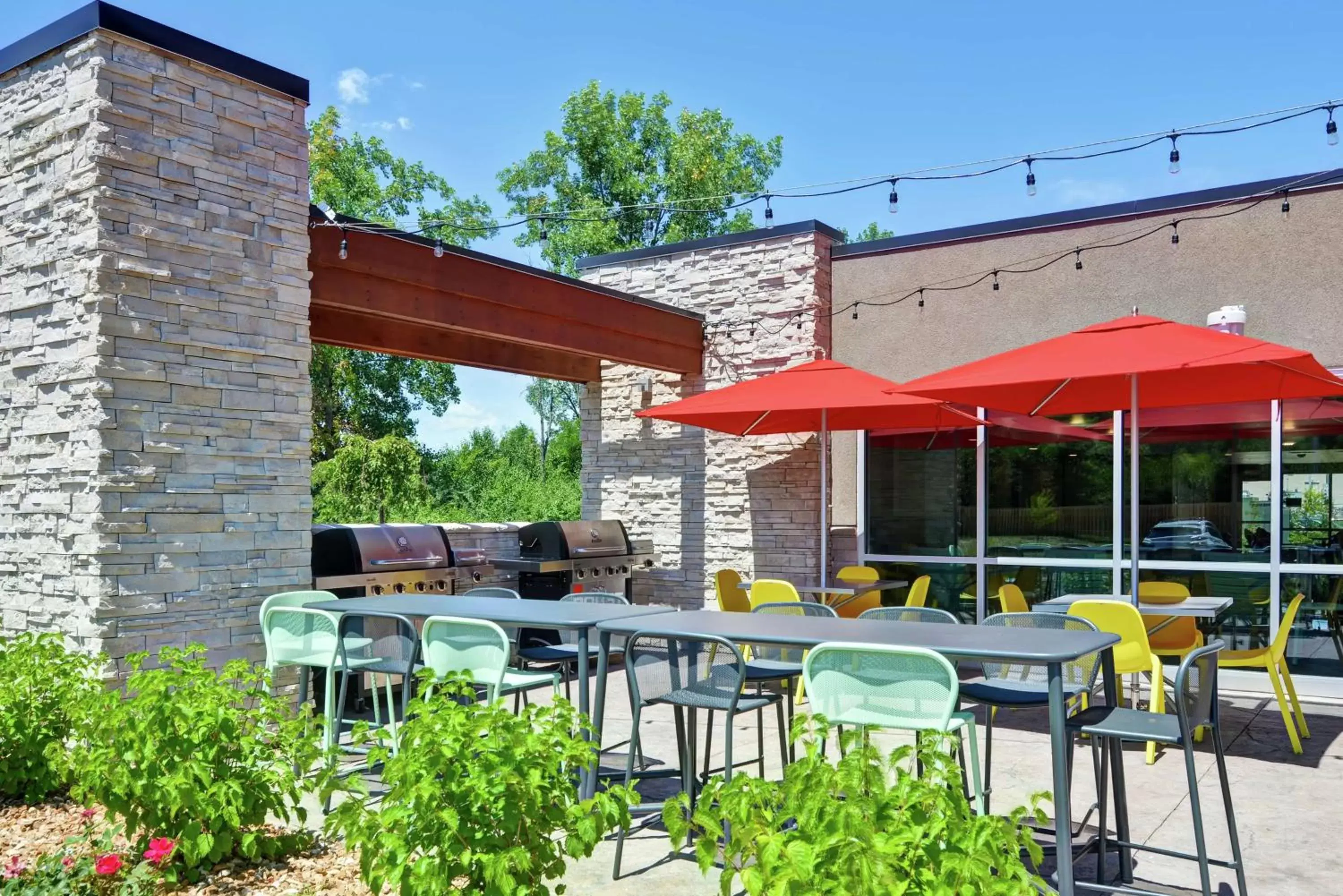 Patio, Restaurant/Places to Eat in Home2 Suites By Hilton Dayton Vandalia