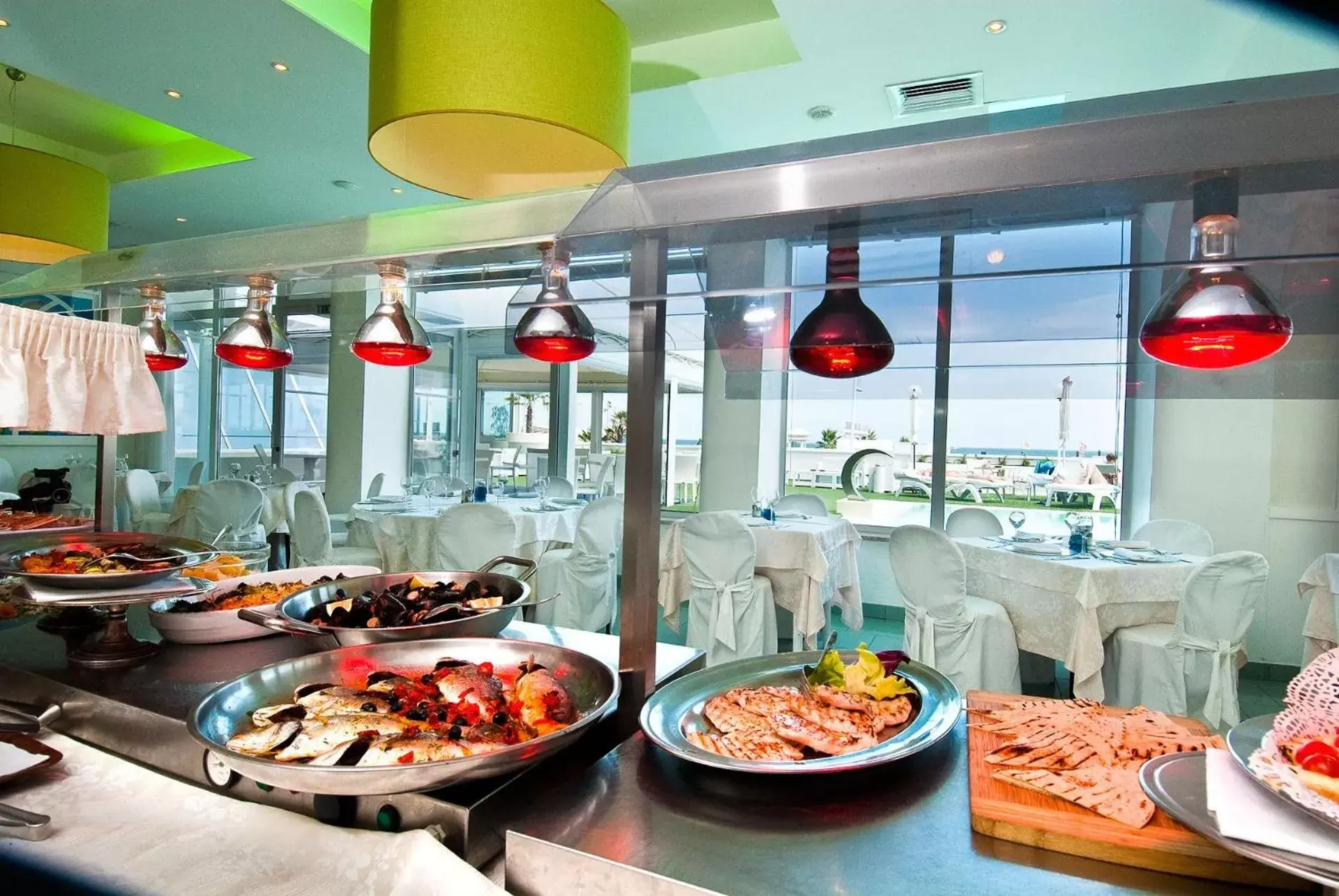 Restaurant/places to eat in Hotel Mediterraneo