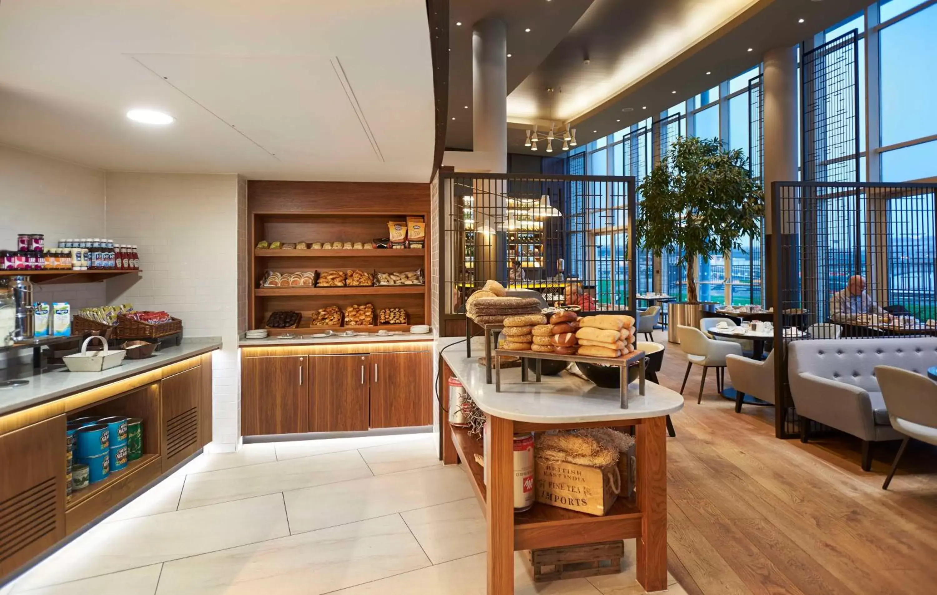 Breakfast, Restaurant/Places to Eat in DoubleTree By Hilton London Excel