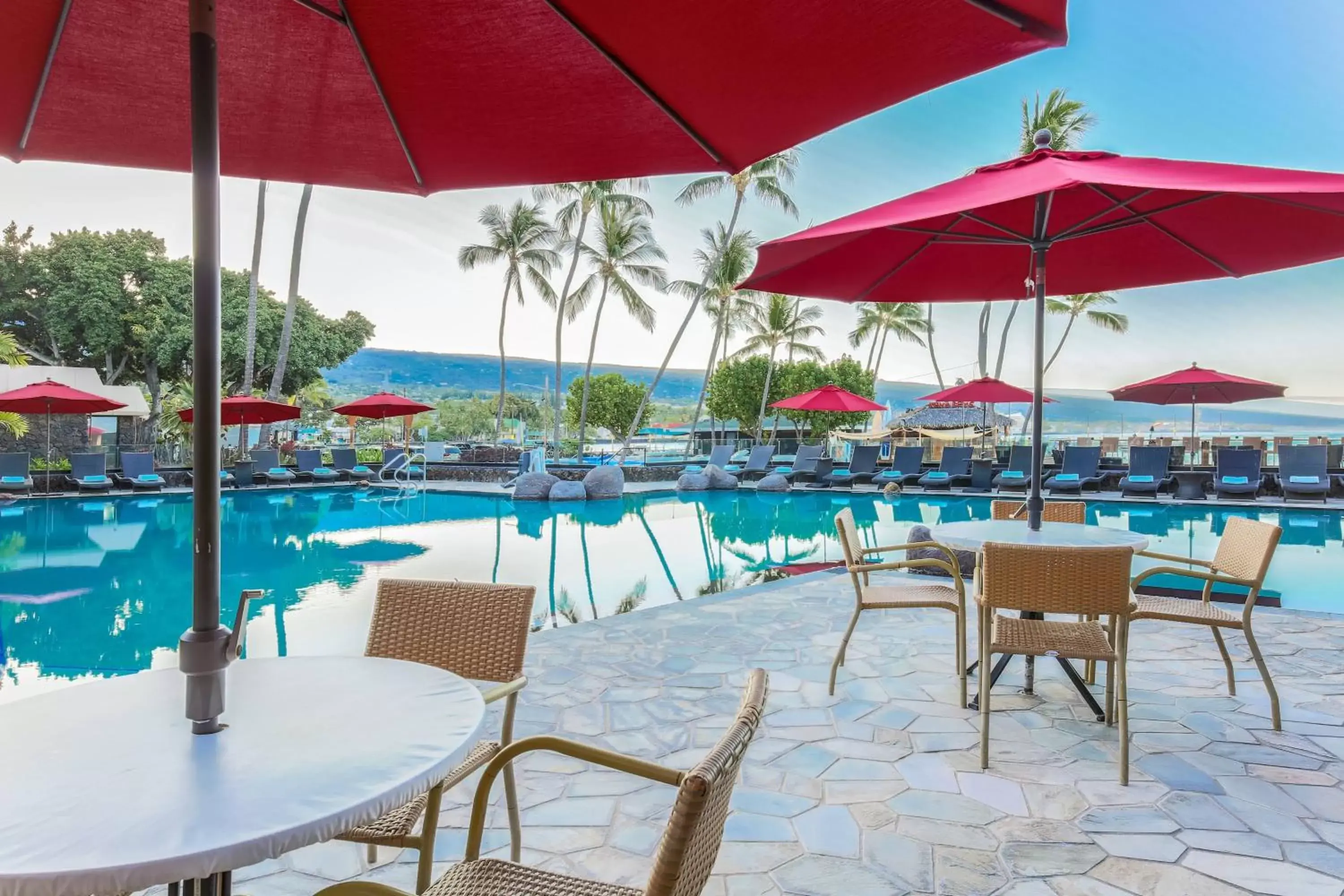 Swimming Pool in Courtyard by Marriott King Kamehameha's Kona Beach Hotel