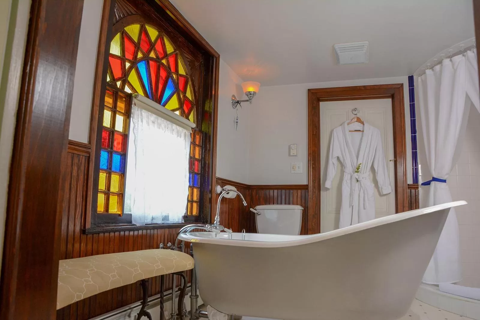 Bathroom in The Towers Bed & Breakfast